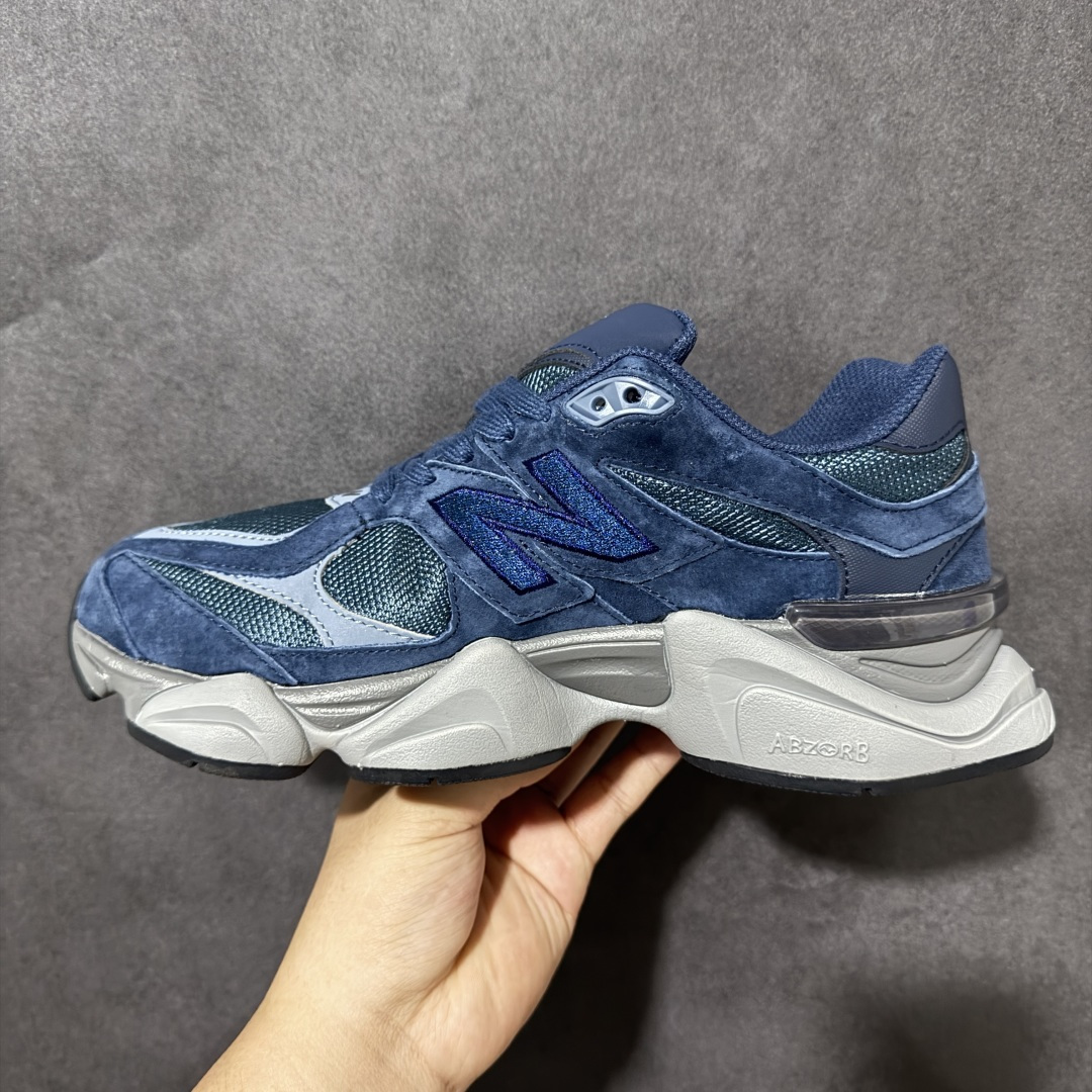 图片[2]-【公司级】New Balance NB9060 联名款复古休闲运动慢跑鞋 #鞋款灵感源自设计师本人对夏日的怀日回忆。鞋面大身由空间双格及磨砂鞋面拼接而生，配以柔和、温暖的粉橘色调，夏日氛围拉满 #采用大面积网眼以及麂皮材质覆盖鞋身，还原经典气质。搭载ABZORB避震科技，由泡沫聚酯制成，上脚可以有效减少由鞋底反弹对身体及双腿的冲击力 货号： U906023D 尺码：36 37 37.5 38 38.5 39 40 40.5 41 42 42.5 43 44 45-选品中心