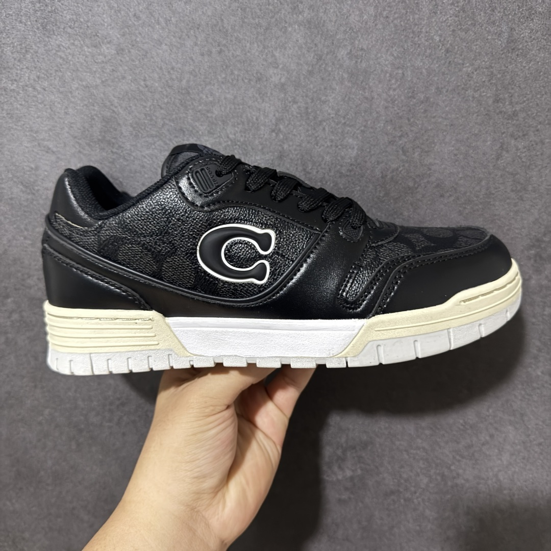 【莞产版本】Coach寇驰复古C标轻奢拼接休闲低帮鞋 溯源美式轻奢设计美学,将品牌标志性元素融入经典板鞋轮廓。 摒弃浮夸堆砌,以考究面料、利落版型打造一双兼顾格调与实穿性的日常鞋履。 行走间流露低调质感,轻松驾驭通勤、 标志性C形徽章,品牌辨识度拉满,上脚尽显品味。 尺码:40-45-选品中心
