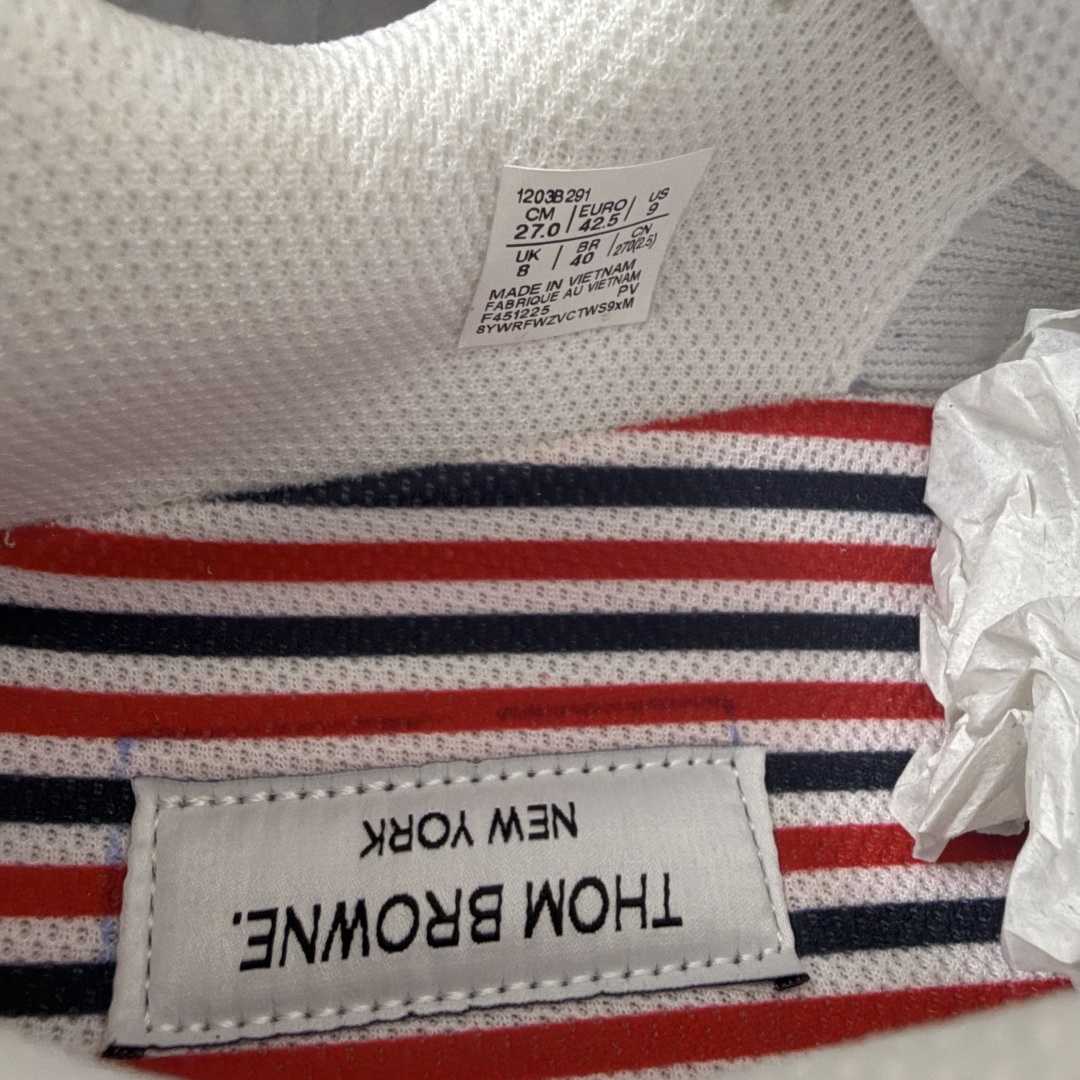 图片[9]-【Zok版本】TB x Kayano 14 联名 ASICS x Thom Browne x GEL-KAYANO 14 亚瑟士系列复古舒适织物合成革减震防滑耐磨低帮休闲跑步鞋 私人订单 顶级版本 原版采购1比1开发 配件齐 原装纸板楦头 独家私模五层组合大底 原厂定制缓震硅胶加持 原盒原配 官方四联吊牌 一比一同步原鞋工艺和用料 鞋面原厂“三明治”多层网布 区别其他同价版本 鞋垫采用原厂OrthoLite欧索莱材质 非普通海玻璃鞋垫 后跟一样采用了GEL缓震胶 整体系列设计非常的科技感 锻炼跑步的同时让你一样时尚百搭 尺码：36 37 37.5 38 39 39.5 40 40.5 41.5 42 42.5 43.5 44 44.5 45 46.5 47-选品中心