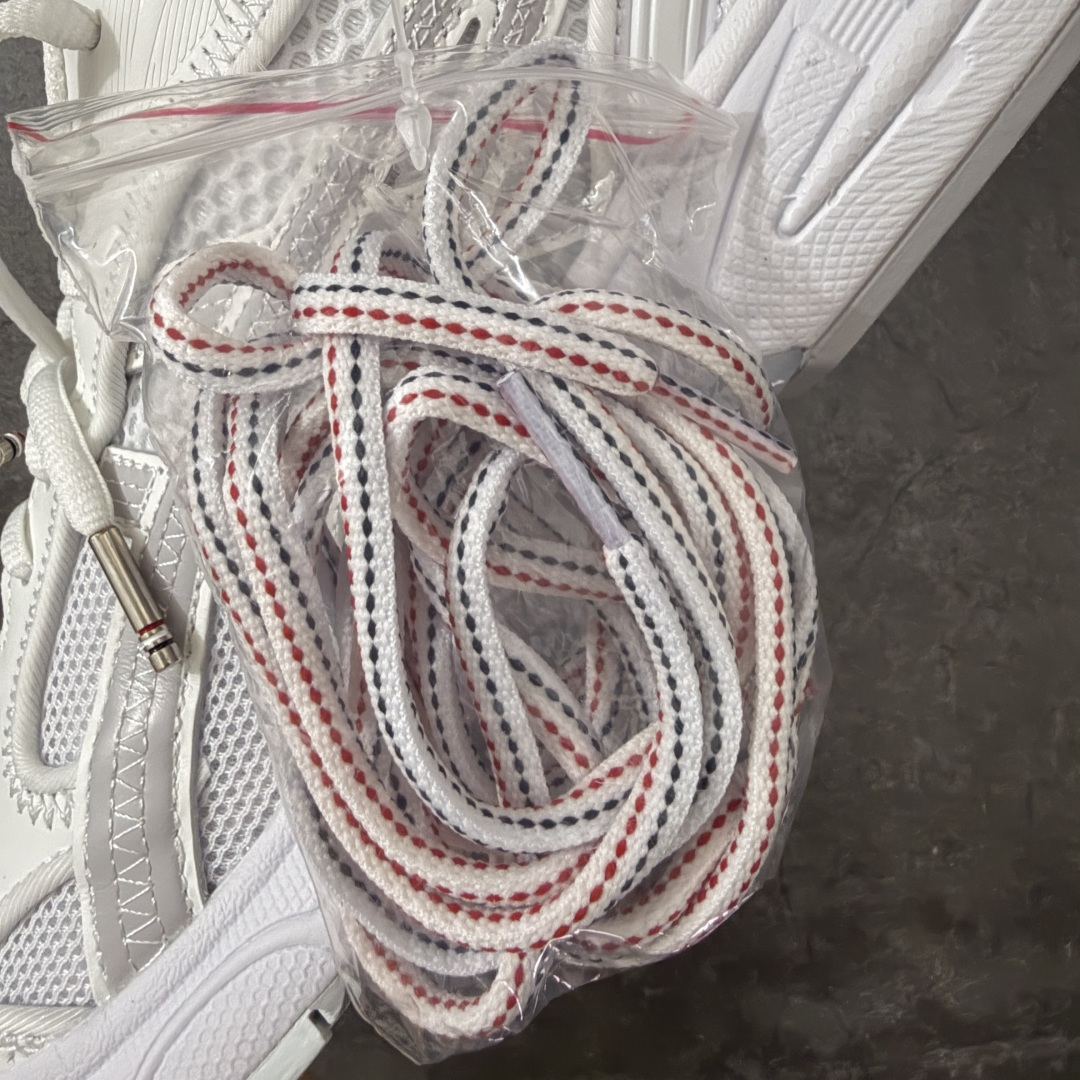 图片[11]-【Zok版本】TB x Kayano 14 联名 ASICS x Thom Browne x GEL-KAYANO 14 亚瑟士系列复古舒适织物合成革减震防滑耐磨低帮休闲跑步鞋 私人订单 顶级版本 原版采购1比1开发 配件齐 原装纸板楦头 独家私模五层组合大底 原厂定制缓震硅胶加持 原盒原配 官方四联吊牌 一比一同步原鞋工艺和用料 鞋面原厂“三明治”多层网布 区别其他同价版本 鞋垫采用原厂OrthoLite欧索莱材质 非普通海玻璃鞋垫 后跟一样采用了GEL缓震胶 整体系列设计非常的科技感 锻炼跑步的同时让你一样时尚百搭 尺码：36 37 37.5 38 39 39.5 40 40.5 41.5 42 42.5 43.5 44 44.5 45 46.5 47-选品中心