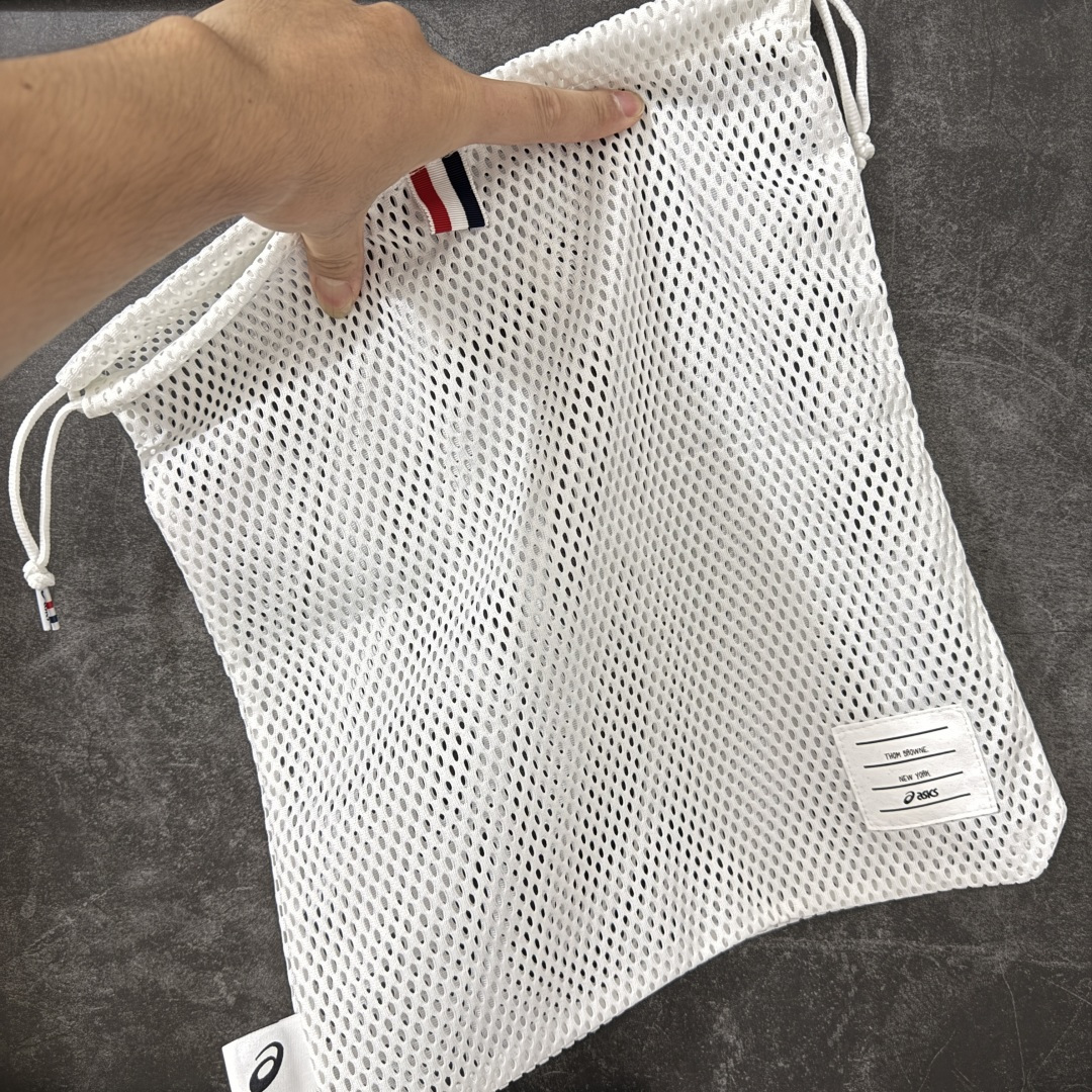 图片[13]-【Zok版本】TB x Kayano 14 联名 ASICS x Thom Browne x GEL-KAYANO 14 亚瑟士系列复古舒适织物合成革减震防滑耐磨低帮休闲跑步鞋 私人订单 顶级版本 原版采购1比1开发 配件齐 原装纸板楦头 独家私模五层组合大底 原厂定制缓震硅胶加持 原盒原配 官方四联吊牌 一比一同步原鞋工艺和用料 鞋面原厂“三明治”多层网布 区别其他同价版本 鞋垫采用原厂OrthoLite欧索莱材质 非普通海玻璃鞋垫 后跟一样采用了GEL缓震胶 整体系列设计非常的科技感 锻炼跑步的同时让你一样时尚百搭 尺码：36 37 37.5 38 39 39.5 40 40.5 41.5 42 42.5 43.5 44 44.5 45 46.5 47-选品中心