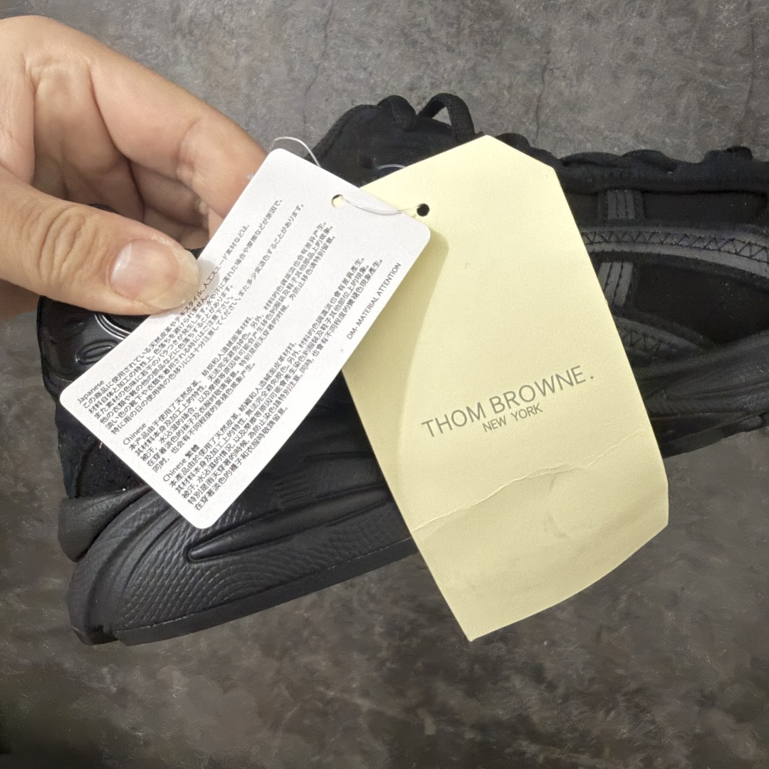 图片[12]-【Zok版本】TB x Kayano 14 联名 ASICS x Thom Browne x GEL-KAYANO 14 亚瑟士系列复古舒适织物合成革减震防滑耐磨低帮休闲跑步鞋 私人订单 顶级版本 原版采购1比1开发 配件齐 原装纸板楦头 独家私模五层组合大底 原厂定制缓震硅胶加持 原盒原配 官方四联吊牌 一比一同步原鞋工艺和用料 鞋面原厂“三明治”多层网布 区别其他同价版本 鞋垫采用原厂OrthoLite欧索莱材质 非普通海玻璃鞋垫 后跟一样采用了GEL缓震胶 整体系列设计非常的科技感 锻炼跑步的同时让你一样时尚百搭 尺码：36 37 37.5 38 39 39.5 40 40.5 41.5 42 42.5 43.5 44 44.5 45 46.5 47-选品中心