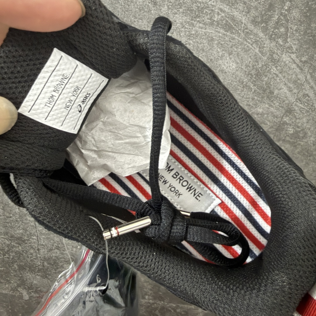 图片[8]-【Zok版本】TB x Kayano 14 联名 ASICS x Thom Browne x GEL-KAYANO 14 亚瑟士系列复古舒适织物合成革减震防滑耐磨低帮休闲跑步鞋 私人订单 顶级版本 原版采购1比1开发 配件齐 原装纸板楦头 独家私模五层组合大底 原厂定制缓震硅胶加持 原盒原配 官方四联吊牌 一比一同步原鞋工艺和用料 鞋面原厂“三明治”多层网布 区别其他同价版本 鞋垫采用原厂OrthoLite欧索莱材质 非普通海玻璃鞋垫 后跟一样采用了GEL缓震胶 整体系列设计非常的科技感 锻炼跑步的同时让你一样时尚百搭 尺码：36 37 37.5 38 39 39.5 40 40.5 41.5 42 42.5 43.5 44 44.5 45 46.5 47-选品中心
