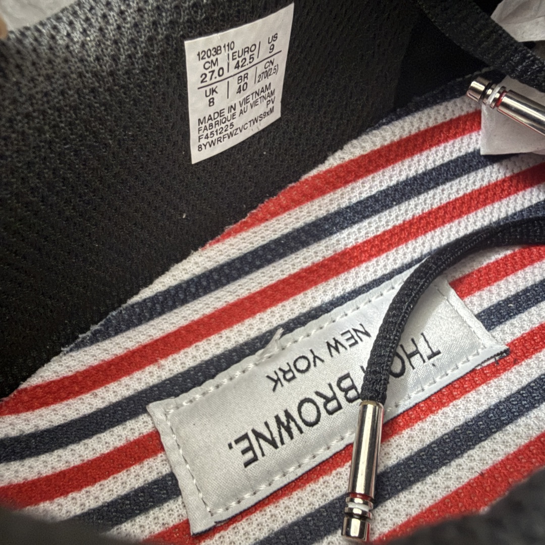图片[9]-【Zok版本】TB x Kayano 14 联名 ASICS x Thom Browne x GEL-KAYANO 14 亚瑟士系列复古舒适织物合成革减震防滑耐磨低帮休闲跑步鞋 私人订单 顶级版本 原版采购1比1开发 配件齐 原装纸板楦头 独家私模五层组合大底 原厂定制缓震硅胶加持 原盒原配 官方四联吊牌 一比一同步原鞋工艺和用料 鞋面原厂“三明治”多层网布 区别其他同价版本 鞋垫采用原厂OrthoLite欧索莱材质 非普通海玻璃鞋垫 后跟一样采用了GEL缓震胶 整体系列设计非常的科技感 锻炼跑步的同时让你一样时尚百搭 尺码：36 37 37.5 38 39 39.5 40 40.5 41.5 42 42.5 43.5 44 44.5 45 46.5 47-选品中心
