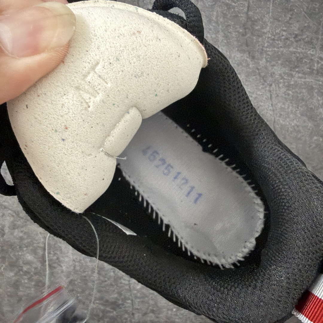 图片[10]-【Zok版本】TB x Kayano 14 联名 ASICS x Thom Browne x GEL-KAYANO 14 亚瑟士系列复古舒适织物合成革减震防滑耐磨低帮休闲跑步鞋 私人订单 顶级版本 原版采购1比1开发 配件齐 原装纸板楦头 独家私模五层组合大底 原厂定制缓震硅胶加持 原盒原配 官方四联吊牌 一比一同步原鞋工艺和用料 鞋面原厂“三明治”多层网布 区别其他同价版本 鞋垫采用原厂OrthoLite欧索莱材质 非普通海玻璃鞋垫 后跟一样采用了GEL缓震胶 整体系列设计非常的科技感 锻炼跑步的同时让你一样时尚百搭 尺码：36 37 37.5 38 39 39.5 40 40.5 41.5 42 42.5 43.5 44 44.5 45 46.5 47-选品中心