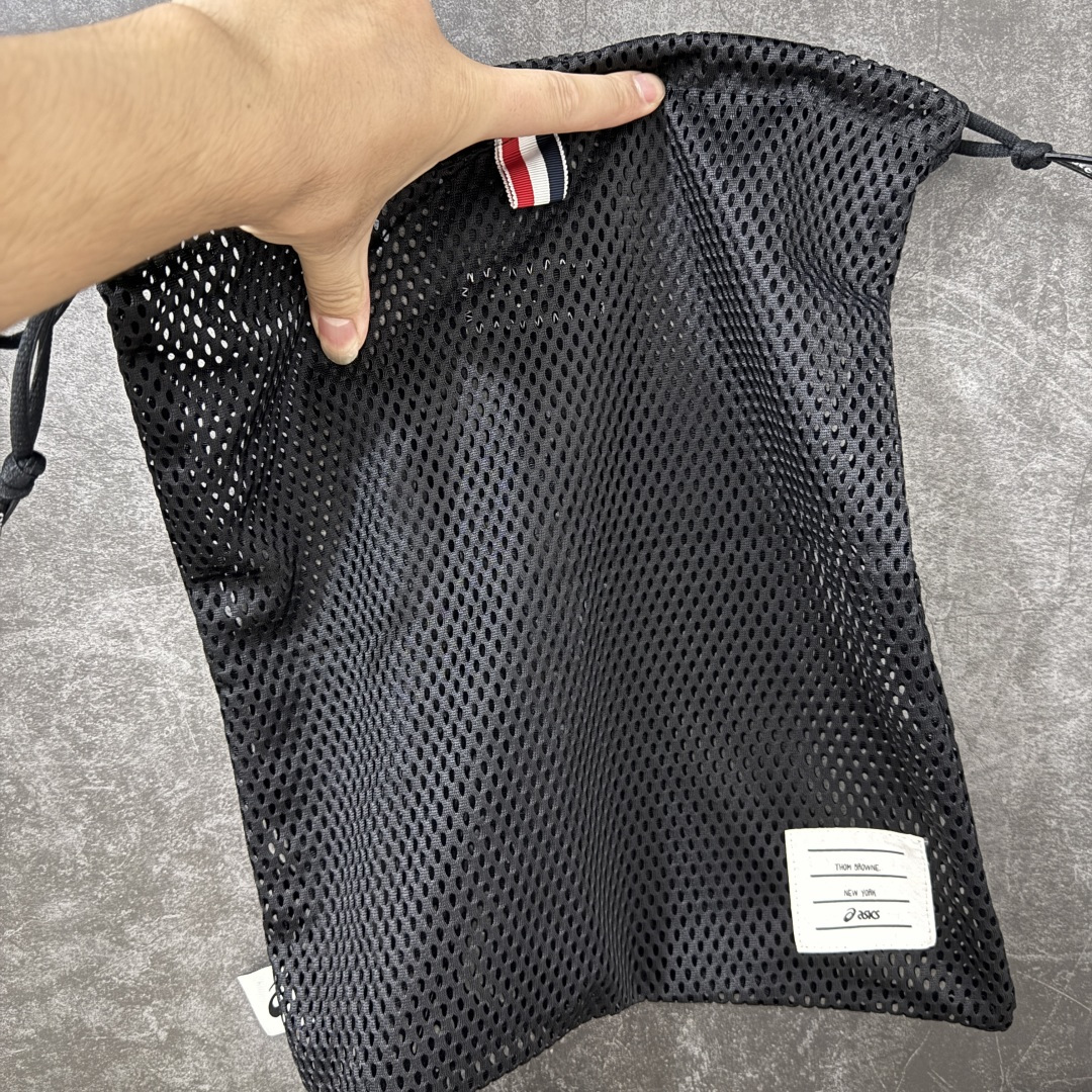 图片[13]-【Zok版本】TB x Kayano 14 联名 ASICS x Thom Browne x GEL-KAYANO 14 亚瑟士系列复古舒适织物合成革减震防滑耐磨低帮休闲跑步鞋 私人订单 顶级版本 原版采购1比1开发 配件齐 原装纸板楦头 独家私模五层组合大底 原厂定制缓震硅胶加持 原盒原配 官方四联吊牌 一比一同步原鞋工艺和用料 鞋面原厂“三明治”多层网布 区别其他同价版本 鞋垫采用原厂OrthoLite欧索莱材质 非普通海玻璃鞋垫 后跟一样采用了GEL缓震胶 整体系列设计非常的科技感 锻炼跑步的同时让你一样时尚百搭 尺码：36 37 37.5 38 39 39.5 40 40.5 41.5 42 42.5 43.5 44 44.5 45 46.5 47-选品中心