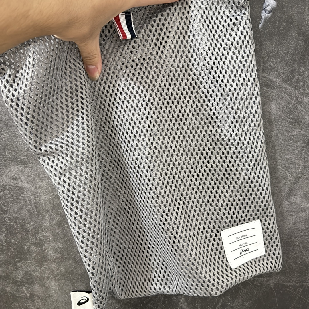 图片[13]-【Zok版本】TB x Kayano 14 联名 ASICS x Thom Browne x GEL-KAYANO 14 亚瑟士系列复古舒适织物合成革减震防滑耐磨低帮休闲跑步鞋 私人订单 顶级版本 原版采购1比1开发 配件齐 原装纸板楦头 独家私模五层组合大底 原厂定制缓震硅胶加持 原盒原配 官方四联吊牌 一比一同步原鞋工艺和用料 鞋面原厂“三明治”多层网布 区别其他同价版本 鞋垫采用原厂OrthoLite欧索莱材质 非普通海玻璃鞋垫 后跟一样采用了GEL缓震胶 整体系列设计非常的科技感 锻炼跑步的同时让你一样时尚百搭 尺码：36 37 37.5 38 39 39.5 40 40.5 41.5 42 42.5 43.5 44 44.5 45 46.5 47-选品中心