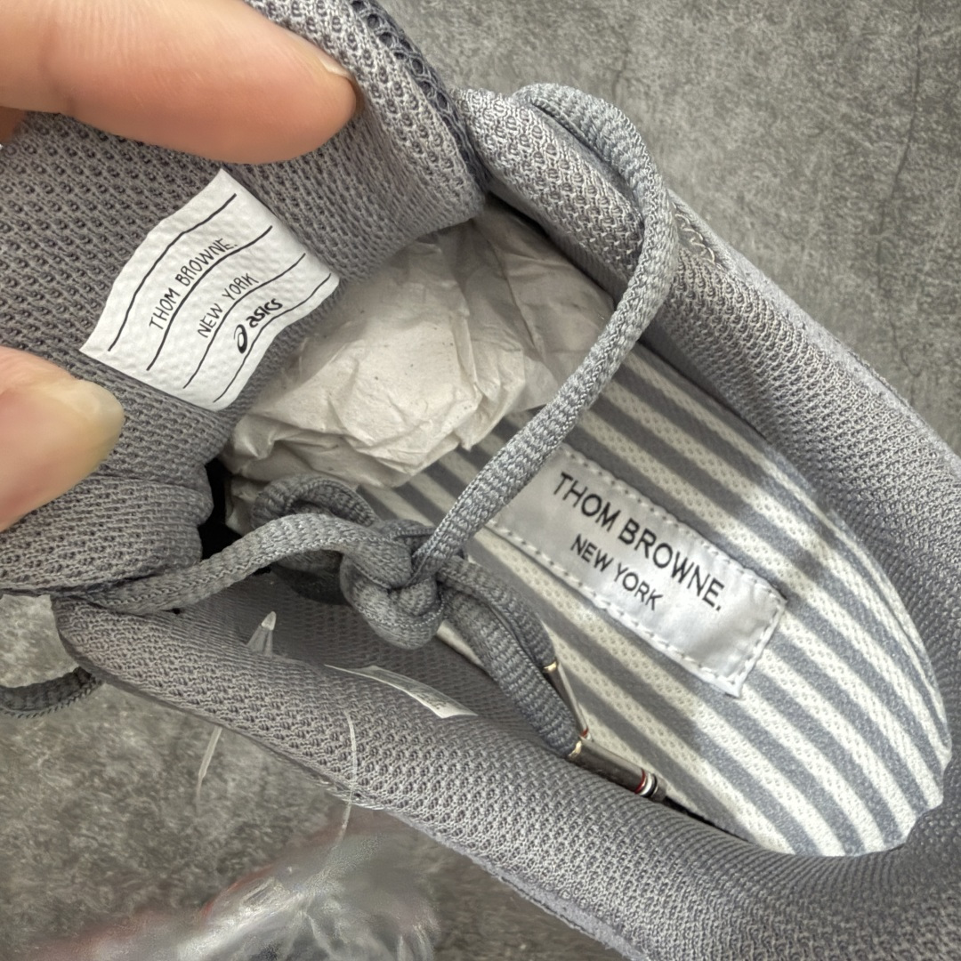 图片[8]-【Zok版本】TB x Kayano 14 联名 ASICS x Thom Browne x GEL-KAYANO 14 亚瑟士系列复古舒适织物合成革减震防滑耐磨低帮休闲跑步鞋 私人订单 顶级版本 原版采购1比1开发 配件齐 原装纸板楦头 独家私模五层组合大底 原厂定制缓震硅胶加持 原盒原配 官方四联吊牌 一比一同步原鞋工艺和用料 鞋面原厂“三明治”多层网布 区别其他同价版本 鞋垫采用原厂OrthoLite欧索莱材质 非普通海玻璃鞋垫 后跟一样采用了GEL缓震胶 整体系列设计非常的科技感 锻炼跑步的同时让你一样时尚百搭 尺码：36 37 37.5 38 39 39.5 40 40.5 41.5 42 42.5 43.5 44 44.5 45 46.5 47-选品中心