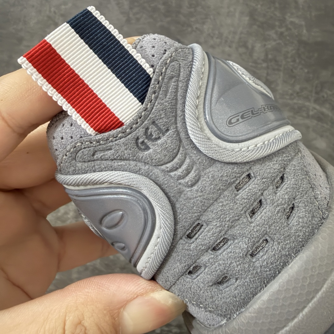 图片[2]-【Zok版本】TB x Kayano 14 联名 ASICS x Thom Browne x GEL-KAYANO 14 亚瑟士系列复古舒适织物合成革减震防滑耐磨低帮休闲跑步鞋 私人订单 顶级版本 原版采购1比1开发 配件齐 原装纸板楦头 独家私模五层组合大底 原厂定制缓震硅胶加持 原盒原配 官方四联吊牌 一比一同步原鞋工艺和用料 鞋面原厂“三明治”多层网布 区别其他同价版本 鞋垫采用原厂OrthoLite欧索莱材质 非普通海玻璃鞋垫 后跟一样采用了GEL缓震胶 整体系列设计非常的科技感 锻炼跑步的同时让你一样时尚百搭 尺码：36 37 37.5 38 39 39.5 40 40.5 41.5 42 42.5 43.5 44 44.5 45 46.5 47-选品中心