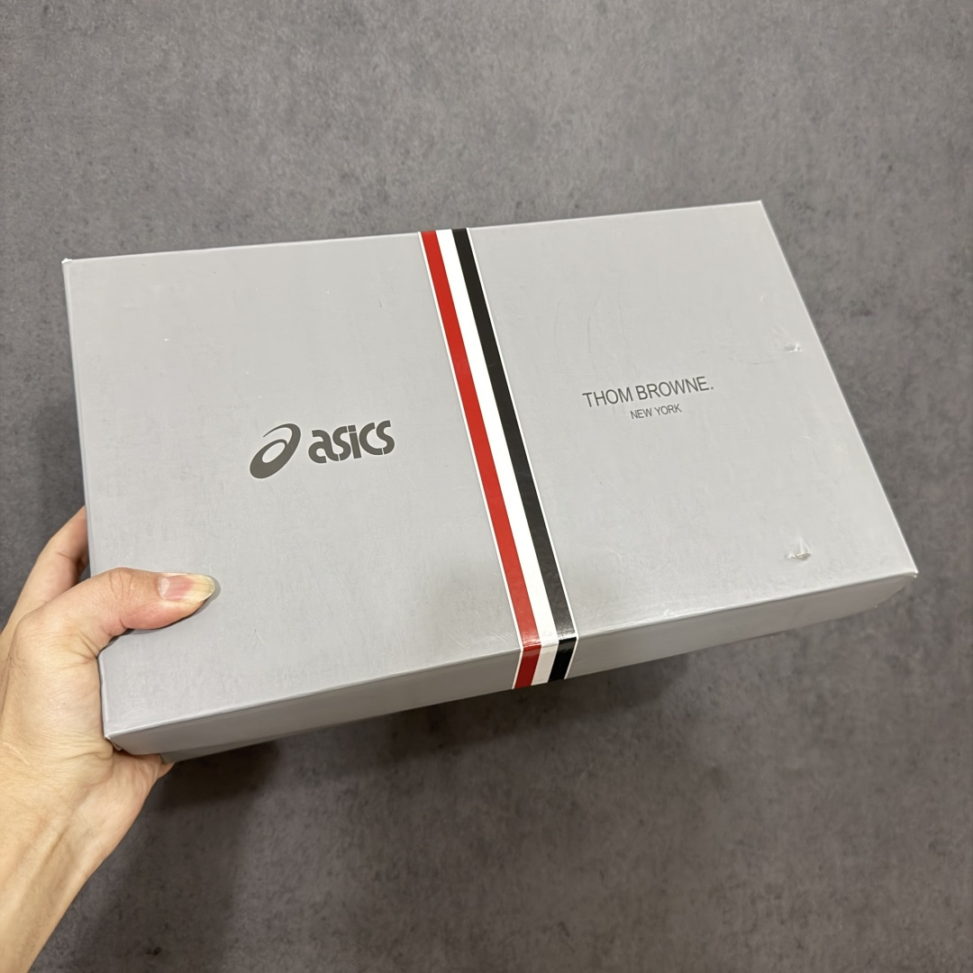 图片[14]-【Zok版本】TB x Kayano 14 联名 ASICS x Thom Browne x GEL-KAYANO 14 亚瑟士系列复古舒适织物合成革减震防滑耐磨低帮休闲跑步鞋 私人订单 顶级版本 原版采购1比1开发 配件齐 原装纸板楦头 独家私模五层组合大底 原厂定制缓震硅胶加持 原盒原配 官方四联吊牌 一比一同步原鞋工艺和用料 鞋面原厂“三明治”多层网布 区别其他同价版本 鞋垫采用原厂OrthoLite欧索莱材质 非普通海玻璃鞋垫 后跟一样采用了GEL缓震胶 整体系列设计非常的科技感 锻炼跑步的同时让你一样时尚百搭 尺码：36 37 37.5 38 39 39.5 40 40.5 41.5 42 42.5 43.5 44 44.5 45 46.5 47-选品中心