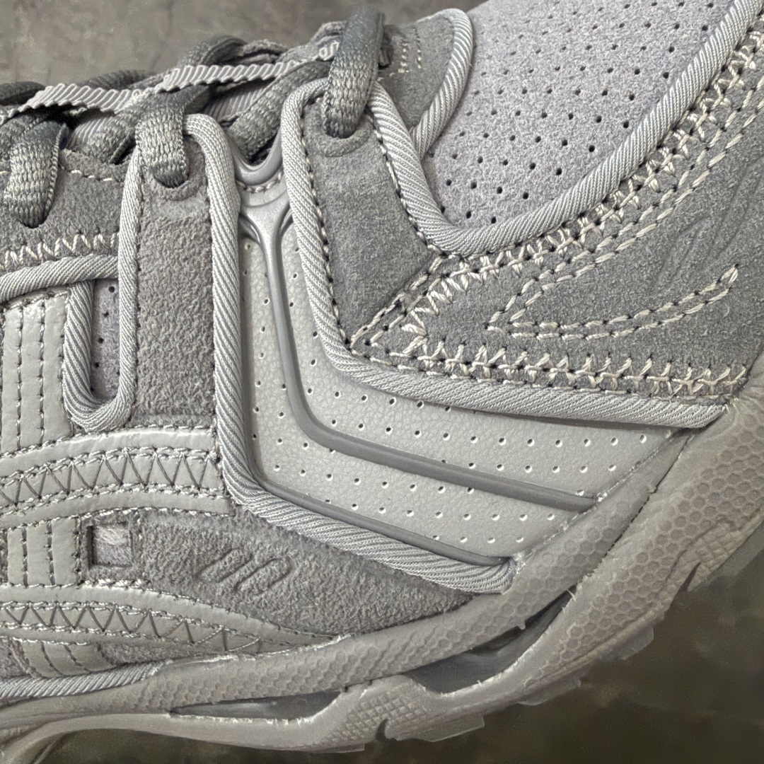 图片[5]-【Zok版本】TB x Kayano 14 联名 ASICS x Thom Browne x GEL-KAYANO 14 亚瑟士系列复古舒适织物合成革减震防滑耐磨低帮休闲跑步鞋 私人订单 顶级版本 原版采购1比1开发 配件齐 原装纸板楦头 独家私模五层组合大底 原厂定制缓震硅胶加持 原盒原配 官方四联吊牌 一比一同步原鞋工艺和用料 鞋面原厂“三明治”多层网布 区别其他同价版本 鞋垫采用原厂OrthoLite欧索莱材质 非普通海玻璃鞋垫 后跟一样采用了GEL缓震胶 整体系列设计非常的科技感 锻炼跑步的同时让你一样时尚百搭 尺码：36 37 37.5 38 39 39.5 40 40.5 41.5 42 42.5 43.5 44 44.5 45 46.5 47-选品中心