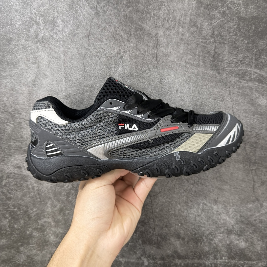 【纯原版】韩素希同款 斐乐 FILA ECHAPPE 2 跳跳鞋二代 2026夏季新款 薄底复古休闲运动鞋 透气网布拼接哑光皮革,双层缎面丝带鞋带温柔有层次感,大面积网眼透气不闷脚。狼牙锯齿防滑橡胶外底抓地耐磨,轻量化薄底久走不累脚。户外复古轮廓搭配柔美元素,清爽灰白配色百搭耐看,适配夏日短裙、休闲长裤,少女感日常通勤、出游首选运动鞋。 尺码:35.5 36 36.5 37 38 38.5 39 40-选品中心