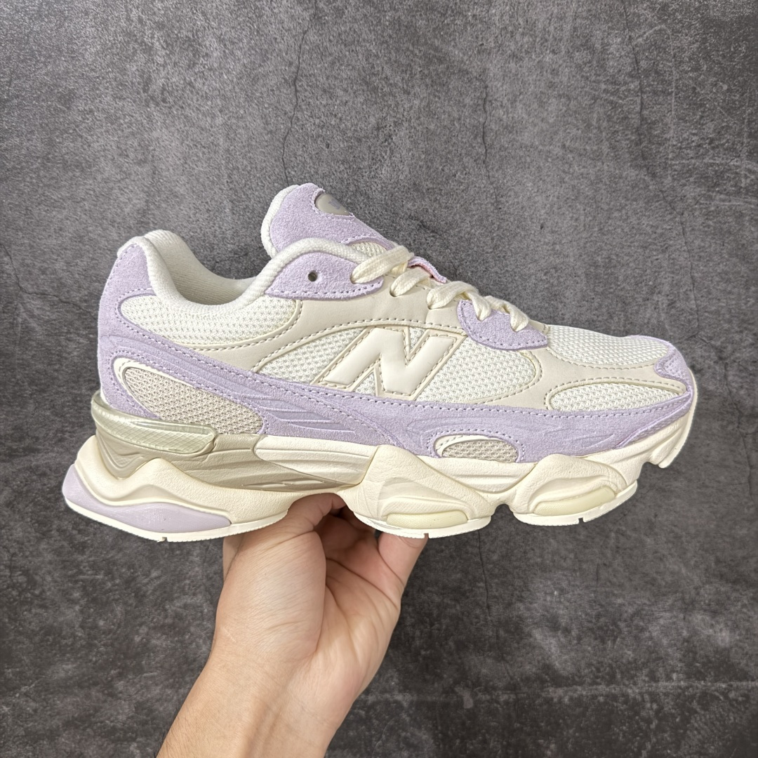 【纯原版】 New Balance NB9060 联名款 复古休闲运动慢跑鞋 U90607O1 全套原楦原纸板原厂数据开发 进口三明治网面 原装进口翻毛皮料正确绒感卡色 正确中底拉帮中底网布细节 原厂标裁 带紫光防伪 定制后跟透明水晶模块 冲裁组合 大底贴合程度胶水上色把控完美 整洁度挑战全网艺术家 多道序QC把关品质完善 匠心打造 耗时两个月开发完成 工艺极其复杂难度可想而知 新开独立私模大底 全网唯一正确六层组合大底 高端零售专供产物 尺码:36-46.5-选品中心