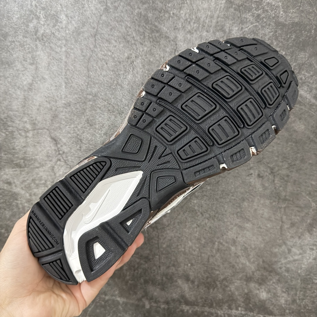 图片[9]-【手绘定制版】NIKE INITIATOR 创始者系列复古休闲运动舒适跑鞋 此款为人工手绘定制图案 原版基于Nike Initiator修改款 加以创意定制 完美品质做工 个性十足 原厂原档案数据开发 原盒包装 舒适有型适合日常穿着 该鞋款延续千禧年经典设计搭载泡绵中底厚实而轻盈 匠心细节巧搭立体耐克勾标志焕新演绎复古跑鞋 货号：394055-001 尺码：36-45带半码-选品中心