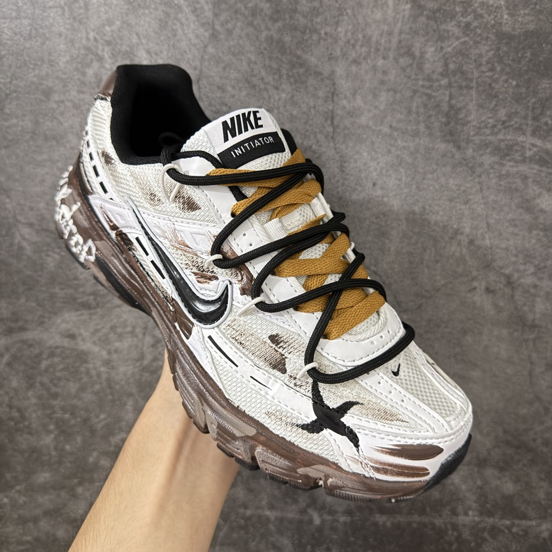 图片[3]-【手绘定制版】NIKE INITIATOR 创始者系列复古休闲运动舒适跑鞋 此款为人工手绘定制图案 原版基于Nike Initiator修改款 加以创意定制 完美品质做工 个性十足 原厂原档案数据开发 原盒包装 舒适有型适合日常穿着 该鞋款延续千禧年经典设计搭载泡绵中底厚实而轻盈 匠心细节巧搭立体耐克勾标志焕新演绎复古跑鞋 货号：394055-001 尺码：36-45带半码-选品中心