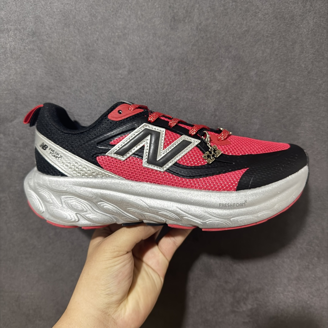 【公司级】New Balance NB Fresh Foam Evoz适耐磨低帮跑步鞋 纯原版本受到Fresh Foam舒适骑行的启发跑鞋将毛绒舒适感提升到一个新的水平这款鞋旨在提供我们柔软 缓震的足底体验采用FreshFoam技术可平衡巅峰性能和一流的缓震性能 货号： UTRNGA 尺码：36-45-选品中心