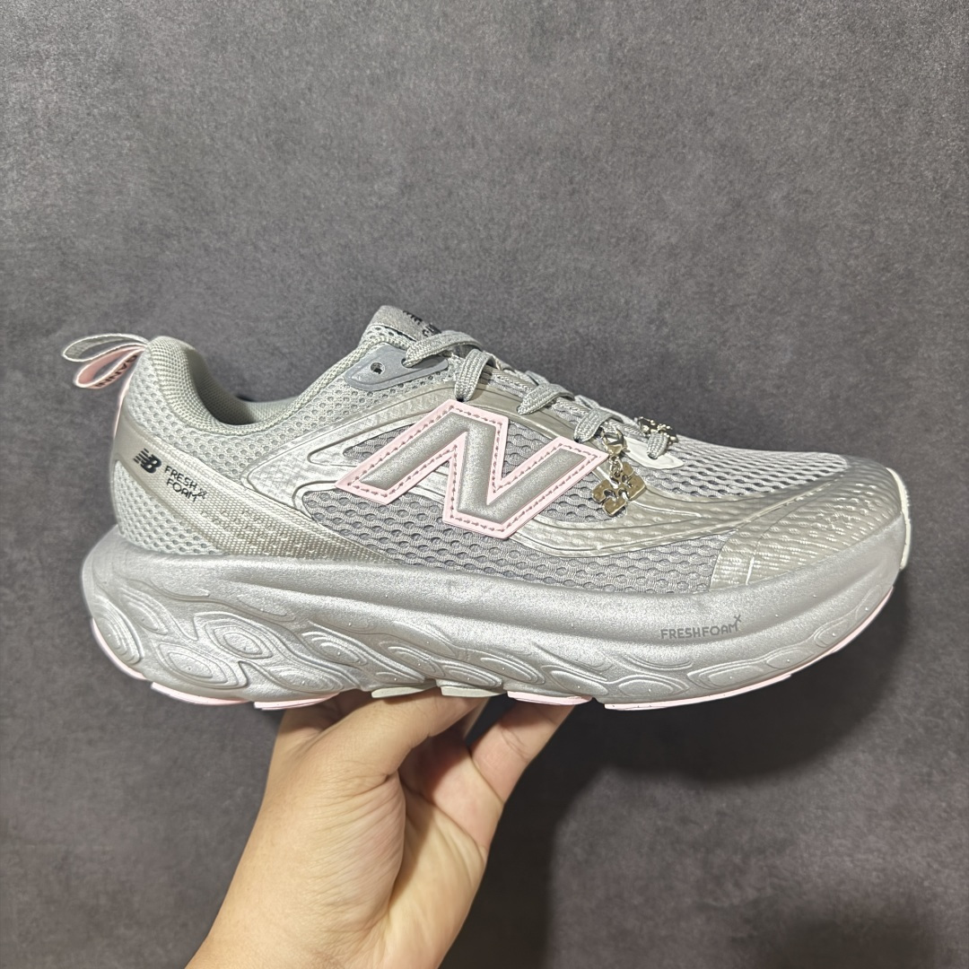 【公司级】New Balance NB Fresh Foam Evoz适耐磨低帮跑步鞋 纯原版本受到Fresh Foam舒适骑行的启发跑鞋将毛绒舒适感提升到一个新的水平这款鞋旨在提供我们柔软 缓震的足底体验采用FreshFoam技术可平衡巅峰性能和一流的缓震性能 货号： UTRNGN 尺码：36-45-选品中心