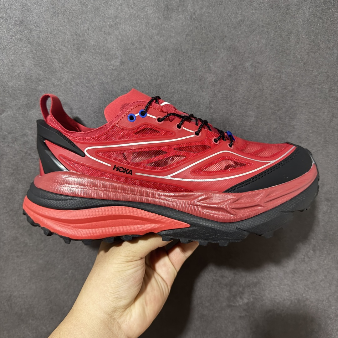 【公司级】Hoka One One Stinson 7 厚底 舒适防滑 轻便减震 低帮专业越野跑步鞋 新型缓震材料 使你的身体对鞋子的缓震和支撑特性依赖变少 从而增加自身的下肢力量 鞋底防滑性能在下坡的石板台阶和原始路面都有很好的表 HOKA血统属性厚底设计 在快速下坡时起到缓震保护作用减少重力给予脚踝 膝部 髋关节等处带来的冲击力 货号：1168931 尺码： 36 36.5 37 38 38.5 39 40 40.5 41 42 42.5 43 44 45-选品中心