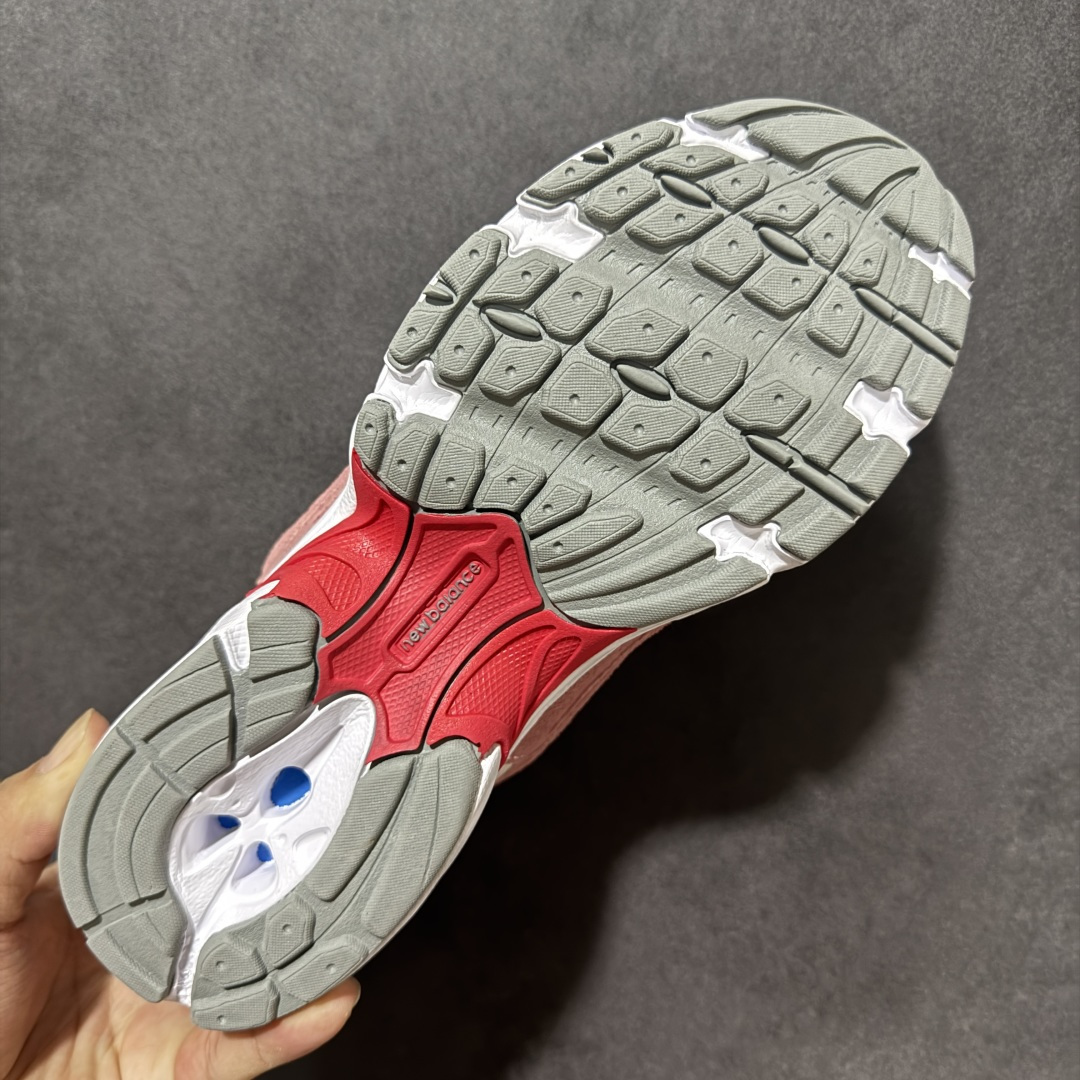 图片[9]-【公司级】New Balance NB530 新百伦复古透气跑步鞋 抛弃过往以皮革为主的人气轮廓 以极具复古风范的跑鞋外观呈现 设计上全鞋以简约清爽的纯白色作基底 鞋身覆盖大面积织物网眼材质 并于鞋头、鞋带孔眼片等细节处点缀对比鲜明的反光银镀层凸显 鞋舌、侧身等位置则辅以一贯的「N」字标志和品牌徽标彰显身份 最后通过搭载的 ABZORB 缓震中底完善整体造型 货号：U5304GM 尺码：36 36.5 37.5 38 38.5 39 40 40.5 41-选品中心