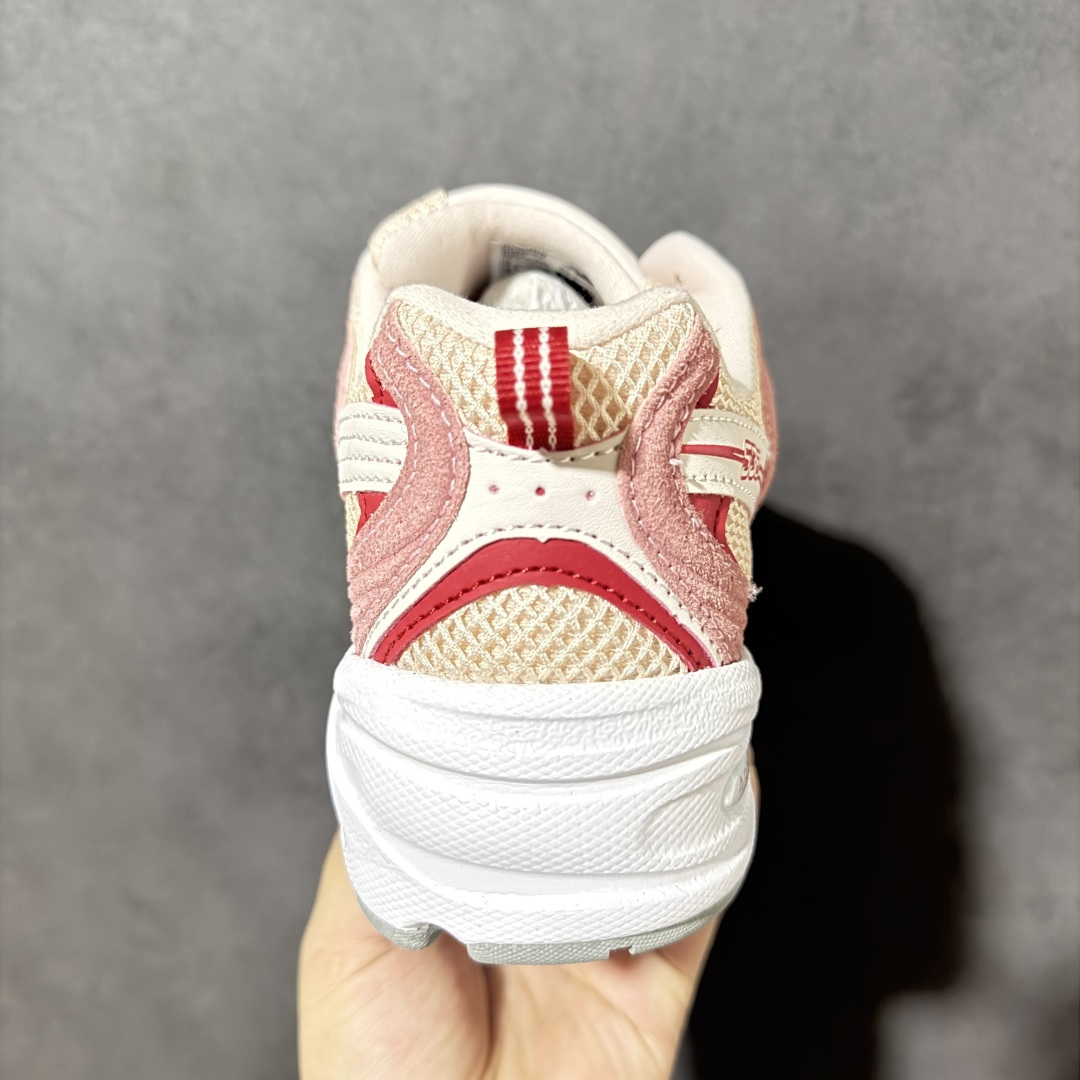图片[4]-【公司级】New Balance NB530 新百伦复古透气跑步鞋 抛弃过往以皮革为主的人气轮廓 以极具复古风范的跑鞋外观呈现 设计上全鞋以简约清爽的纯白色作基底 鞋身覆盖大面积织物网眼材质 并于鞋头、鞋带孔眼片等细节处点缀对比鲜明的反光银镀层凸显 鞋舌、侧身等位置则辅以一贯的「N」字标志和品牌徽标彰显身份 最后通过搭载的 ABZORB 缓震中底完善整体造型 货号：U5304GM 尺码：36 36.5 37.5 38 38.5 39 40 40.5 41-选品中心