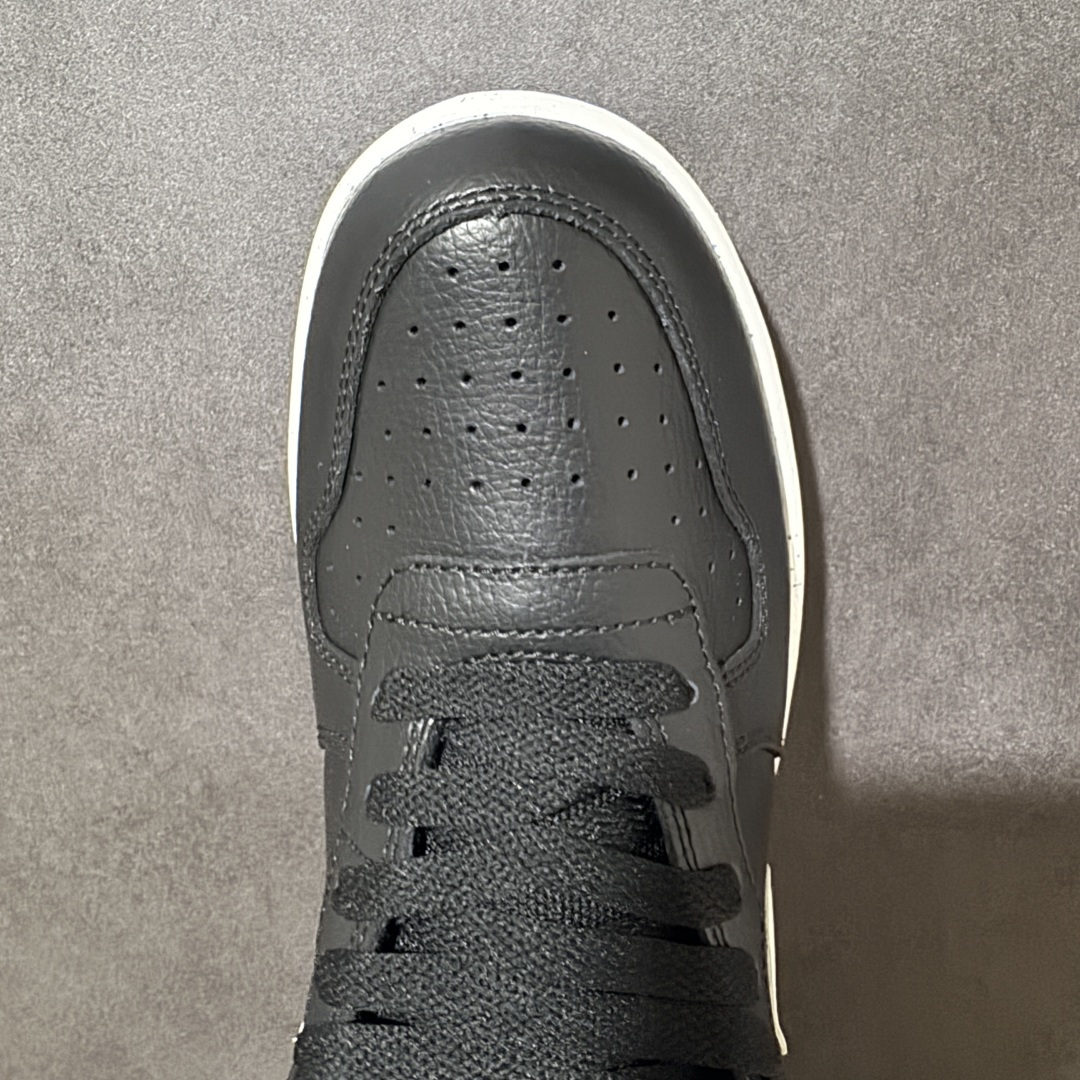 图片[5]-【公司级】Nike Big Nike Low Lux 全系配色陆续出货-黑水蓝 大厂纯原品质出货 超高清洁度 皮料切割干净无任何毛边 细节完美 于经典复古风格的休闲板鞋，整体是低饱和度的复古配色，百搭且自带“美式复古感”。鞋后跟的“NIKE”字母标识，也是这一系列的标志性设计 细节感满满，复古氛围狠狠拿捏！全系经典复古永不过时！ 货号：355152-018 尺码：36 36.5 37.5 38 38.5 39 40 40.5 41 42 42.5 43 44 44.5 45-选品中心