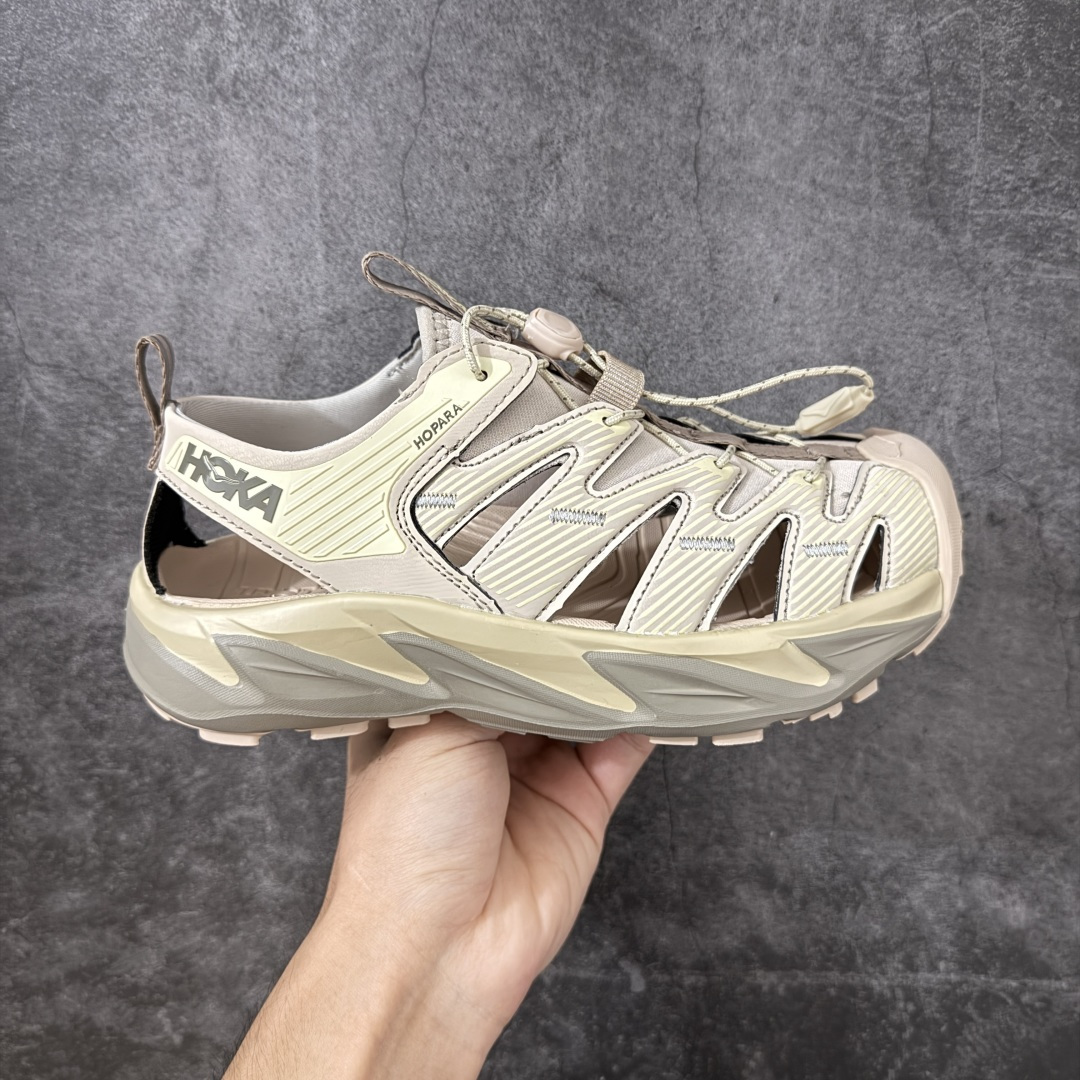 【公司级】HOKA ONE ONE Hopara 徒步溯溪凉鞋 #原版原数据档案 #细节一致拉满原ZP #大头匹配度高达95➕不歪头 #好货不怕晚出 喜欢高品质的随意对比🆚 HOKA ONE ONE Hopara 溯溪凉鞋 采用超厚中底 兼具轻盈脚感和出众缓震 独特的抓地纹理大底设计 防滑且提供优异的抓地力。一款专为极限运动和长距离徒步而设计的凉鞋 上脚百搭 户外颜值的担当 货号：1123112/SSDD 尺码：36 36.5 37.5 38 38.5 39 40 40.5 41 42 42.5 43 44 45-选品中心
