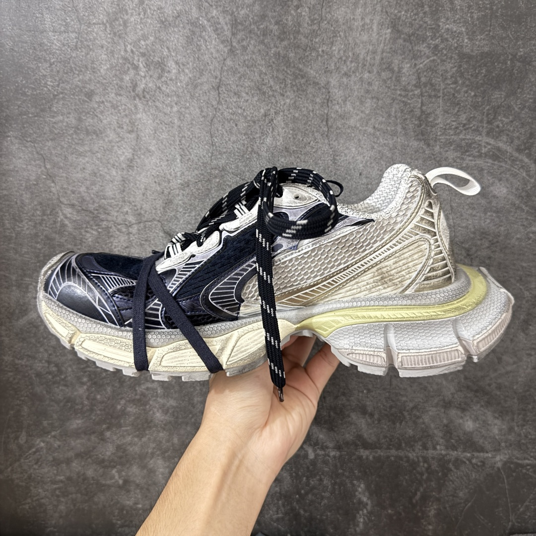 图片[2]-【X版纯原】BALENCIAGA 3XL Sneakers 巴黎世家十代网布系带低帮走秀复古老爹鞋 全新版本 全新顶端品质 全套原纸板楦头开发 最原汁原味的灵魂版型 全鞋荧光划线卡点 胶水把控整洁度追求极致完美 每一双都是工艺品 多重QC质检 超越公司货的品控标准 实实在在的免检产品 原盒原配 正确字体电绣 粗细、位置、大小正确 侧边TPU 透气孔匹配意产原版 正确分离大底 TPU软底 原版一致大底LOGO 立体感十足 原厂皮料水洗做旧 采购原厂网纱 不含皮革 网布材料和聚氨酯 磨损效果 鞋头边缘和后帮 Balenciaga 徽标 鞋面和后跟凸印尺码 鞋舌 3XL 橡胶品牌标识和反光细节 鞋帮拉袢和鞋舌拉祥 配反光细节 备用鞋带在鞋履前侧 可在穿着前取下 便于不同造型搭配 正常尺码 尺码：35 36 37 38 39 40 41 42 43 44 45 46-选品中心