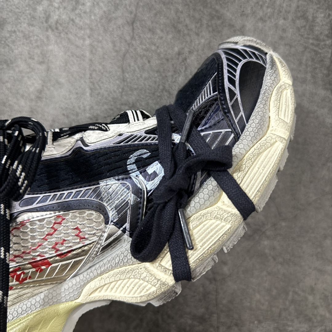 图片[6]-【X版纯原】BALENCIAGA 3XL Sneakers 巴黎世家十代网布系带低帮走秀复古老爹鞋 全新版本 全新顶端品质 全套原纸板楦头开发 最原汁原味的灵魂版型 全鞋荧光划线卡点 胶水把控整洁度追求极致完美 每一双都是工艺品 多重QC质检 超越公司货的品控标准 实实在在的免检产品 原盒原配 正确字体电绣 粗细、位置、大小正确 侧边TPU 透气孔匹配意产原版 正确分离大底 TPU软底 原版一致大底LOGO 立体感十足 原厂皮料水洗做旧 采购原厂网纱 不含皮革 网布材料和聚氨酯 磨损效果 鞋头边缘和后帮 Balenciaga 徽标 鞋面和后跟凸印尺码 鞋舌 3XL 橡胶品牌标识和反光细节 鞋帮拉袢和鞋舌拉祥 配反光细节 备用鞋带在鞋履前侧 可在穿着前取下 便于不同造型搭配 正常尺码 尺码：35 36 37 38 39 40 41 42 43 44 45 46-选品中心
