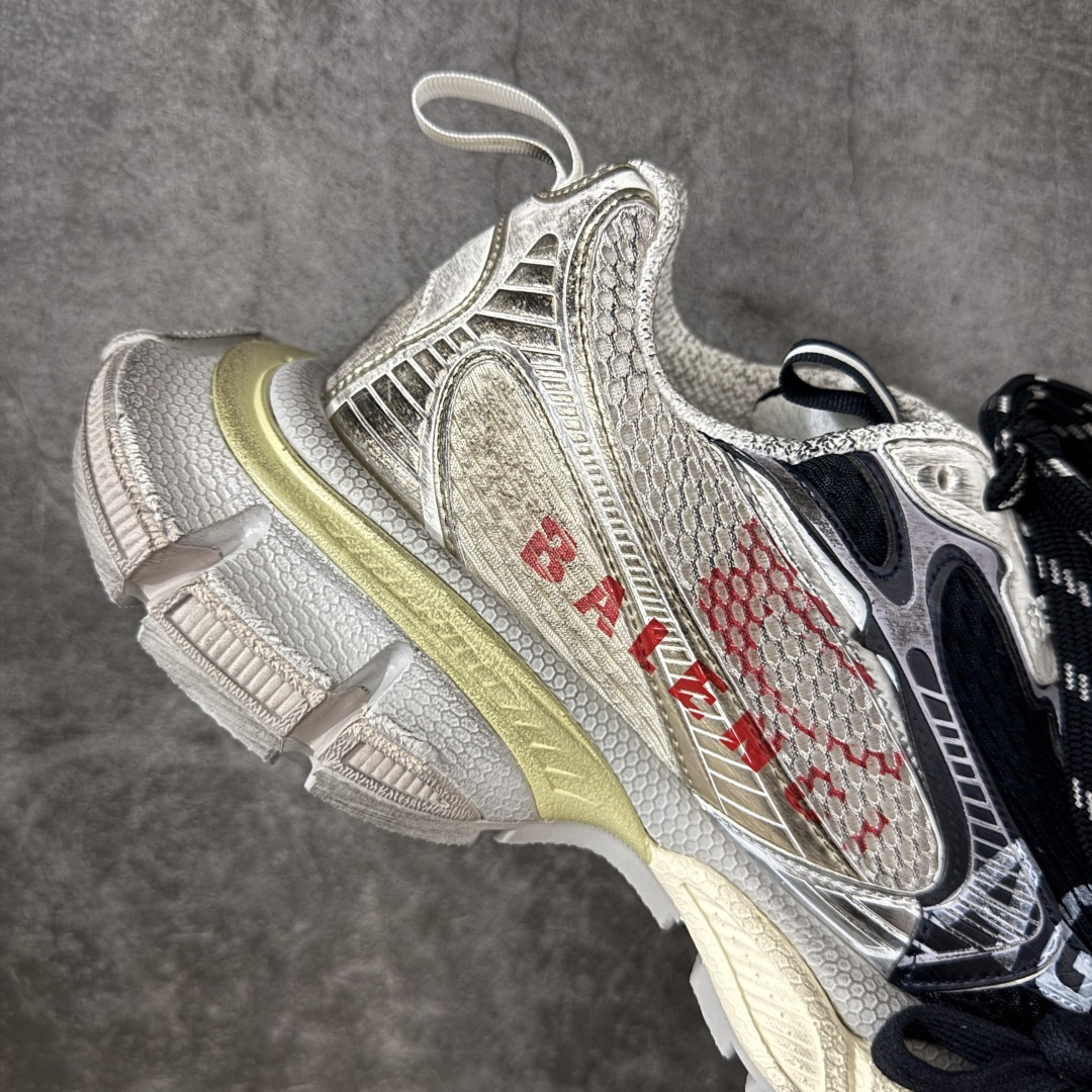 图片[7]-【X版纯原】BALENCIAGA 3XL Sneakers 巴黎世家十代网布系带低帮走秀复古老爹鞋 全新版本 全新顶端品质 全套原纸板楦头开发 最原汁原味的灵魂版型 全鞋荧光划线卡点 胶水把控整洁度追求极致完美 每一双都是工艺品 多重QC质检 超越公司货的品控标准 实实在在的免检产品 原盒原配 正确字体电绣 粗细、位置、大小正确 侧边TPU 透气孔匹配意产原版 正确分离大底 TPU软底 原版一致大底LOGO 立体感十足 原厂皮料水洗做旧 采购原厂网纱 不含皮革 网布材料和聚氨酯 磨损效果 鞋头边缘和后帮 Balenciaga 徽标 鞋面和后跟凸印尺码 鞋舌 3XL 橡胶品牌标识和反光细节 鞋帮拉袢和鞋舌拉祥 配反光细节 备用鞋带在鞋履前侧 可在穿着前取下 便于不同造型搭配 正常尺码 尺码：35 36 37 38 39 40 41 42 43 44 45 46-选品中心
