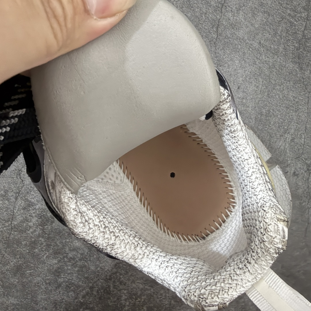 图片[8]-【X版纯原】BALENCIAGA 3XL Sneakers 巴黎世家十代网布系带低帮走秀复古老爹鞋 全新版本 全新顶端品质 全套原纸板楦头开发 最原汁原味的灵魂版型 全鞋荧光划线卡点 胶水把控整洁度追求极致完美 每一双都是工艺品 多重QC质检 超越公司货的品控标准 实实在在的免检产品 原盒原配 正确字体电绣 粗细、位置、大小正确 侧边TPU 透气孔匹配意产原版 正确分离大底 TPU软底 原版一致大底LOGO 立体感十足 原厂皮料水洗做旧 采购原厂网纱 不含皮革 网布材料和聚氨酯 磨损效果 鞋头边缘和后帮 Balenciaga 徽标 鞋面和后跟凸印尺码 鞋舌 3XL 橡胶品牌标识和反光细节 鞋帮拉袢和鞋舌拉祥 配反光细节 备用鞋带在鞋履前侧 可在穿着前取下 便于不同造型搭配 正常尺码 尺码：35 36 37 38 39 40 41 42 43 44 45 46-选品中心