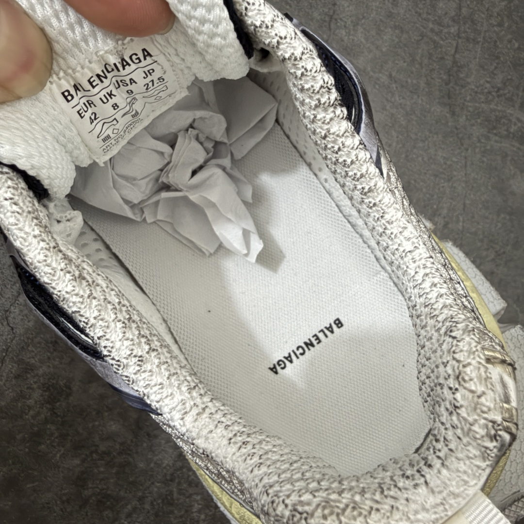 图片[7]-【X版纯原】BALENCIAGA 3XL Sneakers 巴黎世家十代网布系带低帮走秀复古老爹鞋 全新版本 全新顶端品质 全套原纸板楦头开发 最原汁原味的灵魂版型 全鞋荧光划线卡点 胶水把控整洁度追求极致完美 每一双都是工艺品 多重QC质检 超越公司货的品控标准 实实在在的免检产品 原盒原配 正确字体电绣 粗细、位置、大小正确 侧边TPU 透气孔匹配意产原版 正确分离大底 TPU软底 原版一致大底LOGO 立体感十足 原厂皮料水洗做旧 采购原厂网纱 不含皮革 网布材料和聚氨酯 磨损效果 鞋头边缘和后帮 Balenciaga 徽标 鞋面和后跟凸印尺码 鞋舌 3XL 橡胶品牌标识和反光细节 鞋帮拉袢和鞋舌拉祥 配反光细节 备用鞋带在鞋履前侧 可在穿着前取下 便于不同造型搭配 正常尺码 尺码：35 36 37 38 39 40 41 42 43 44 45 46-选品中心