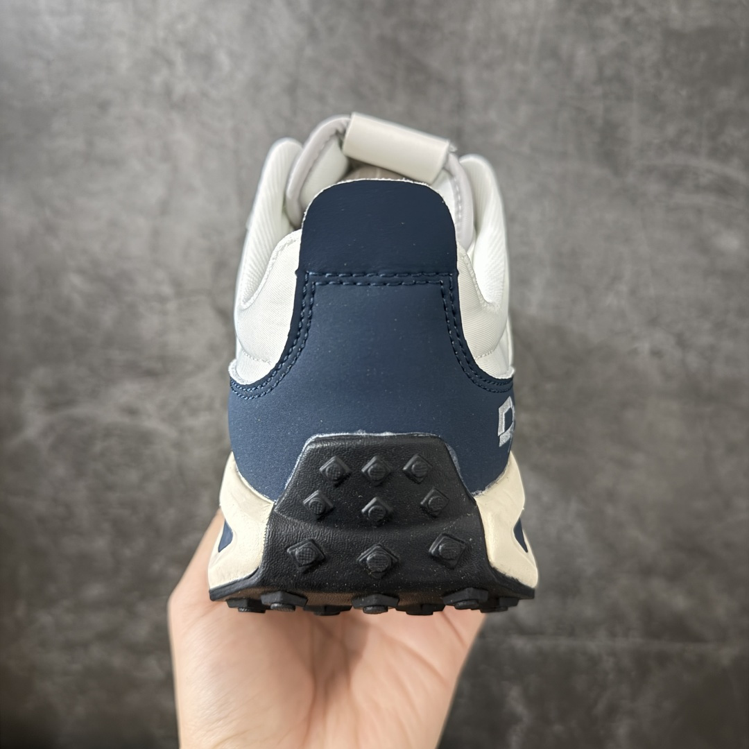 图片[4]-【公司级】迪桑特DESCENTE Chron Velo TRAINER 运动简约 低帮 生活休闲鞋 DESCENTE（迪桑特）创立于1935年，品牌名取自法语词汇，意为“滑降”。品牌箭头标识代表滑雪的三种技术“高速直线滑行”、“穿越”和“侧滑”，也寓意品牌在打造高端专业运动产品中不断追求完美的创新精神，致力于成为中国高端专业滑雪、综训、女子、铁人三项、高尔夫的第一品牌。 尺码：36 36.5 37 38 38.5 39 40 40.5 41 42 42.5 43 44 44.5 45-选品中心