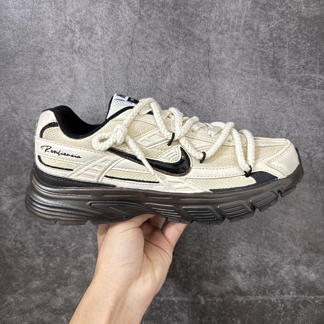 【手绘定制版】NIKE INITIATOR 创始者系列复古休闲运动舒适跑鞋 此款为人工手绘定制图案 原版基于Nike Initiator修改款 加以创意定制 完美品质做工 个性十足 原厂原档案数据开发 原盒包装 舒适有型适合日常穿着 该鞋款延续千禧年经典设计搭载泡绵中底厚实而轻盈 匠心细节巧搭立体耐克勾标志焕新演绎复古跑鞋 货号：394055-001 尺码：36-45带半码-选品中心