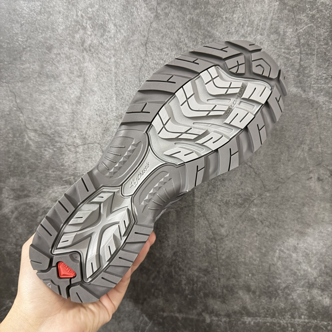 图片[9]-【纯原K版套盒】Salomon XT-QUEST ADV 萨洛蒙情侣款户外机能鞋 灰银色 474193 全新品质 巅峰之作 所有配色均购物原版拆解1：1开发 原材料打造 非市场公版便宜货 私模大底 清洁度比市场所有版本都高 全套原纸板楦头开发 原厂网布配套 确保原汁原味 完美呈现版型 原档数据独家私模五层组合大底 原装Ortholite轻量化鞋垫 中底布带钢印编号 原厂TPU锁扣 进口港宝加持 后跟自然饱满 还原公司包裹性 鞋面采用SENSIFT贴合技术 全方位贴合包裹脚型 鞋跟部鞋底牵引设计 提供强大的抓地性能 更适应野外崎岖不平的道路 其4D ADVANCED CHASSIS底盘 材料轻量大化 钉齿设计更具稳定性 防护性 鞋底易磨损区运用CONTAGRIP高耐磨材料 应对城市硬质路面长距离跑考验 尺码：36 36.5 37.5 38 38.5 39 40 40.5 41 42 42.5 43 44 45 46-选品中心