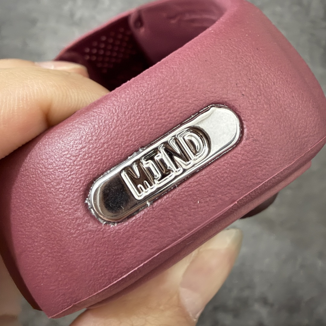 图片[2]-【XP纯原】Nike Mind 001 神经科学足底按摩包头拖鞋 棕红色 HQ4309-601 同源ZP原材 匠心打造 🔹原厂MD一体发泡大底：全套原模开版，渐变雾面哑光喷漆，柔软回弹和ZP完全一致。 🔹22颗独立PEBAX泡棉按摩底：黑科技活塞式按摩脚感，踩下去的Q弹感和ZP无差。 🔹正确组合大底：鞋头前后跟橡胶贴片，耐磨防滑，细节还原到每一处。 🔹高还原细节：TPU电镀银Swoosh、针织透气鞋舌、高弹原鞋垫，清洁度拉满。 尺码：36 36.5 37.5 38 38.5 39 40 40.5 41 42 42.5 43 44 44.5 45 46 47.5 48.5 49.5 50.5 ⚠️尺码提示：偏小一码，建议拍大一码，脚感更舒适。-选品中心
