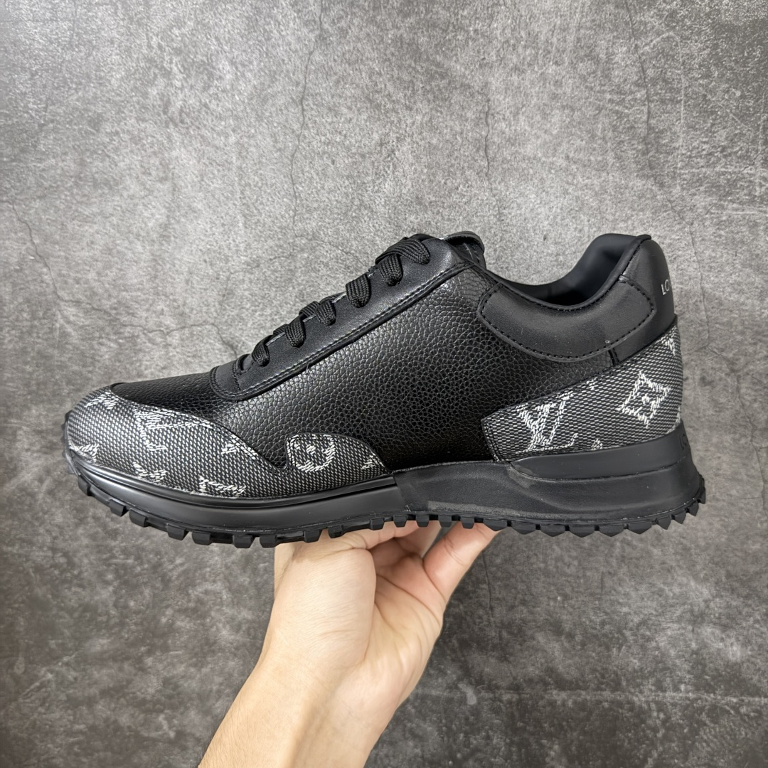 图片[2]-【广东纯原】Louis Vuitton LV Run Away 运动鞋 顶级版本 ✦ 拼Epi牛皮革+Monogram压纹粒面牛皮革 ✦ 传统跑鞋灵感设计，复古运动造型 ✦ 楔形外底延续标志性设计 ✦ 品牌字母点缀鞋舌，标识点缀鞋后 ✦ 原版开发，细节同步一致 ✦ 橡胶外底，耐磨防滑 ✦ 零瑕疵工艺，无线头溢胶 尺码：39 40 41 42 43 44 45-选品中心