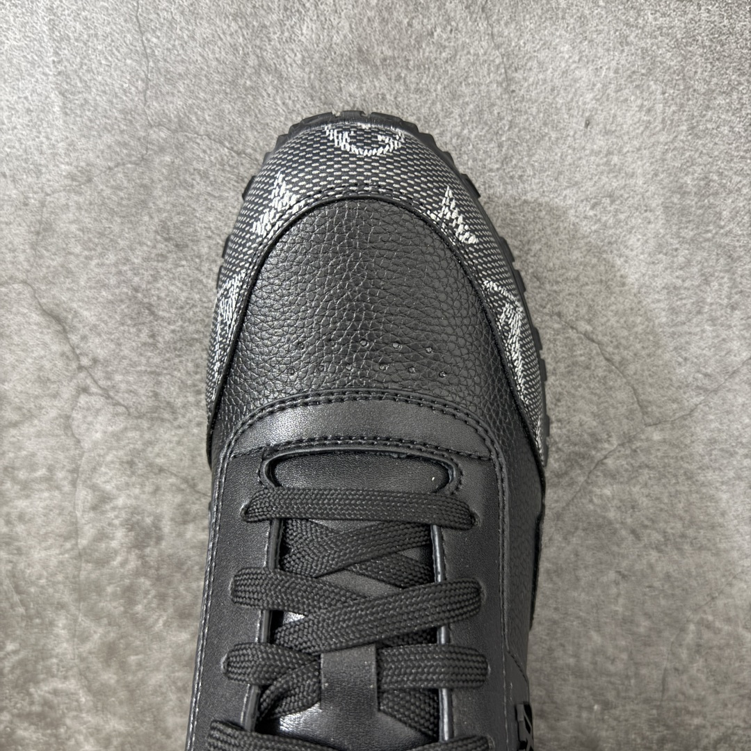 图片[5]-【广东纯原】Louis Vuitton LV Run Away 运动鞋 顶级版本 ✦ 拼Epi牛皮革+Monogram压纹粒面牛皮革 ✦ 传统跑鞋灵感设计，复古运动造型 ✦ 楔形外底延续标志性设计 ✦ 品牌字母点缀鞋舌，标识点缀鞋后 ✦ 原版开发，细节同步一致 ✦ 橡胶外底，耐磨防滑 ✦ 零瑕疵工艺，无线头溢胶 尺码：39 40 41 42 43 44 45-选品中心