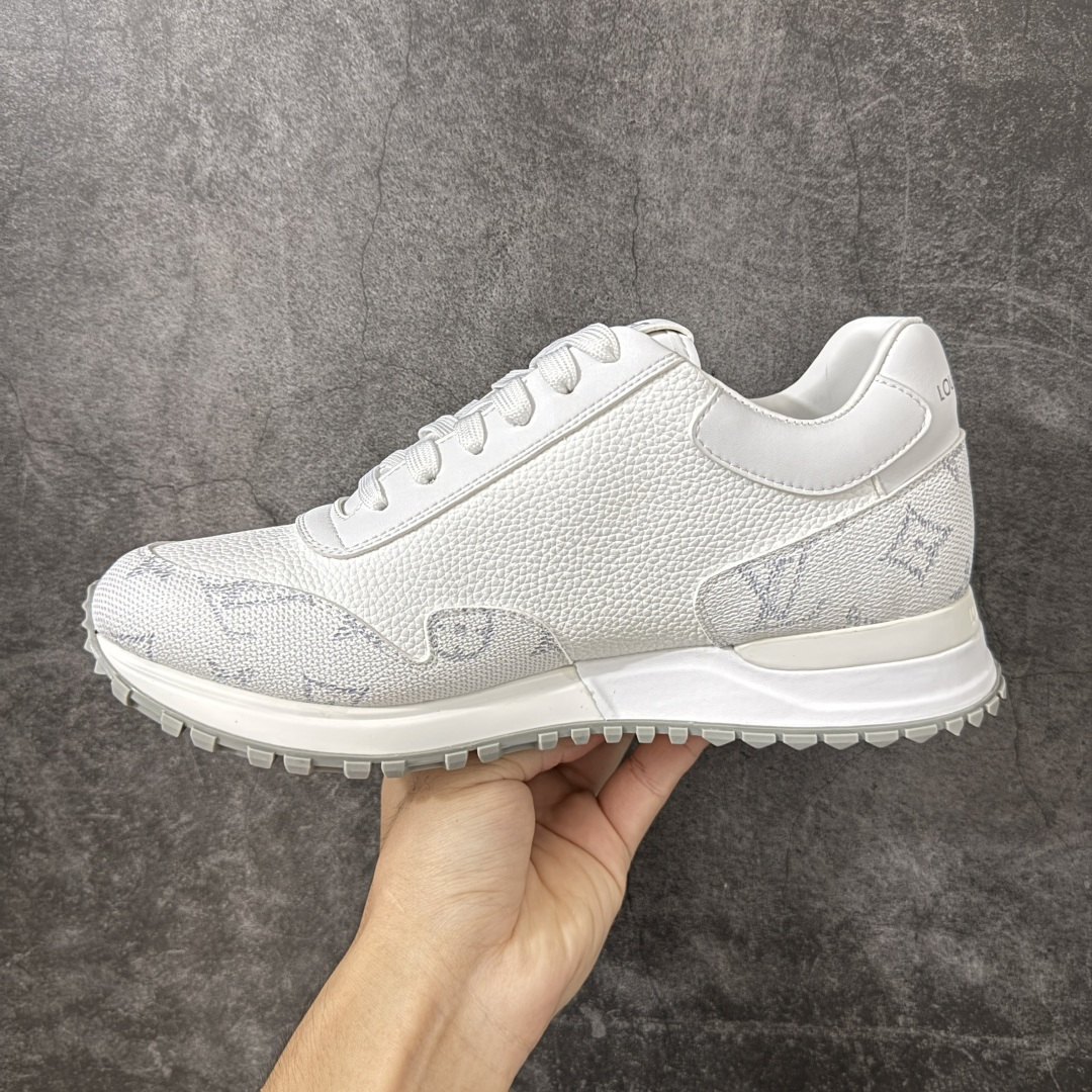 图片[2]-【广东纯原】Louis Vuitton LV Run Away 运动鞋 顶级版本 ✦ 拼Epi牛皮革+Monogram压纹粒面牛皮革 ✦ 传统跑鞋灵感设计，复古运动造型 ✦ 楔形外底延续标志性设计 ✦ 品牌字母点缀鞋舌，标识点缀鞋后 ✦ 原版开发，细节同步一致 ✦ 橡胶外底，耐磨防滑 ✦ 零瑕疵工艺，无线头溢胶 尺码：39 40 41 42 43 44 45-选品中心