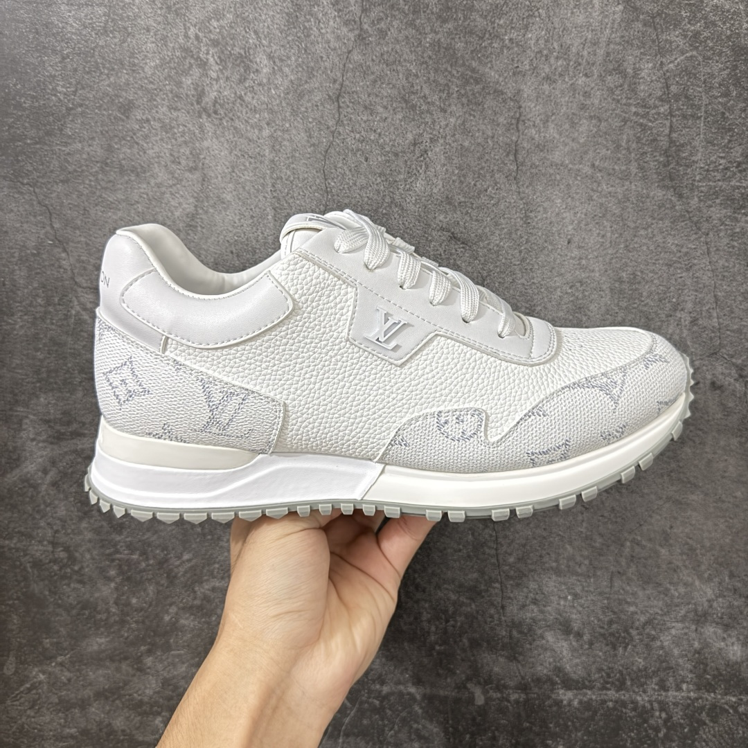 【广东纯原】Louis Vuitton LV Run Away 运动鞋 顶级版本 ✦ 拼Epi牛皮革+Monogram压纹粒面牛皮革 ✦ 传统跑鞋灵感设计，复古运动造型 ✦ 楔形外底延续标志性设计 ✦ 品牌字母点缀鞋舌，标识点缀鞋后 ✦ 原版开发，细节同步一致 ✦ 橡胶外底，耐磨防滑 ✦ 零瑕疵工艺，无线头溢胶 尺码：39 40 41 42 43 44 45-选品中心