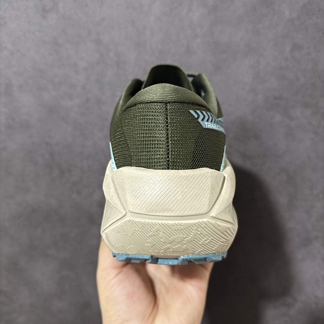 图片[4]-【公司级】ASICS GEL-TRABUCO MAX 5 亚瑟士 网面透气 耐磨 越野跑步鞋 这双鞋的外观设计超级吸引人 简约大气 色彩搭配也很时尚 ASICS亚瑟士的独家GEL缓震科技 在跑步过程中感受到前所未有的舒适感 脚底仿佛踩在云端一般轻盈 这双鞋的抓地力也非常出色 无论是湿滑的泥泞小路还是崎岖的山路 它都能牢牢地抓住地面 货号： 1011C164-200 尺码： 36-45带半码-选品中心