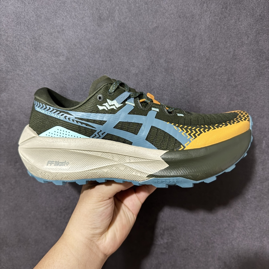 【公司级】ASICS GEL-TRABUCO MAX 5 亚瑟士 网面透气 耐磨 越野跑步鞋 这双鞋的外观设计超级吸引人 简约大气 色彩搭配也很时尚 ASICS亚瑟士的独家GEL缓震科技 在跑步过程中感受到前所未有的舒适感 脚底仿佛踩在云端一般轻盈 这双鞋的抓地力也非常出色 无论是湿滑的泥泞小路还是崎岖的山路 它都能牢牢地抓住地面 货号： 1011C164-200 尺码： 36-45带半码-选品中心