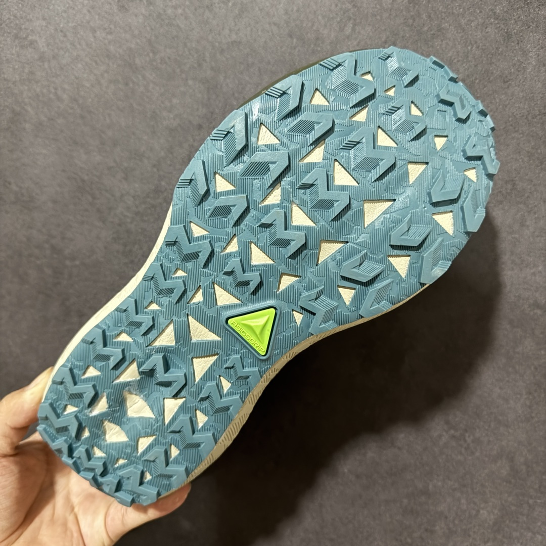 图片[9]-【公司级】ASICS GEL-TRABUCO MAX 5 亚瑟士 网面透气 耐磨 越野跑步鞋 这双鞋的外观设计超级吸引人 简约大气 色彩搭配也很时尚 ASICS亚瑟士的独家GEL缓震科技 在跑步过程中感受到前所未有的舒适感 脚底仿佛踩在云端一般轻盈 这双鞋的抓地力也非常出色 无论是湿滑的泥泞小路还是崎岖的山路 它都能牢牢地抓住地面 货号： 1011C164-200 尺码： 36-45带半码-选品中心