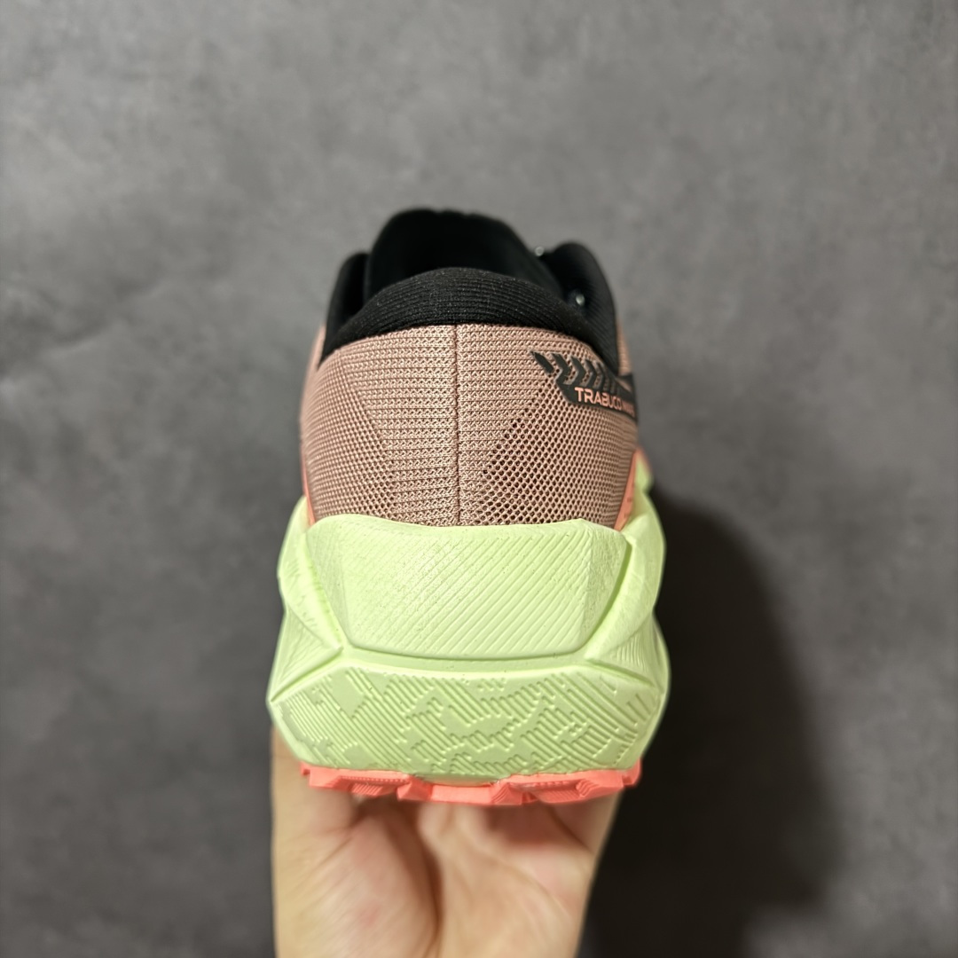 图片[4]-【公司级】ASICS GEL-TRABUCO MAX 5 亚瑟士 网面透气 耐磨 越野跑步鞋 这双鞋的外观设计超级吸引人 简约大气 色彩搭配也很时尚 ASICS亚瑟士的独家GEL缓震科技 在跑步过程中感受到前所未有的舒适感 脚底仿佛踩在云端一般轻盈 这双鞋的抓地力也非常出色 无论是湿滑的泥泞小路还是崎岖的山路 它都能牢牢地抓住地面 货号： 1011C164-600 尺码： 36-45带半码-选品中心