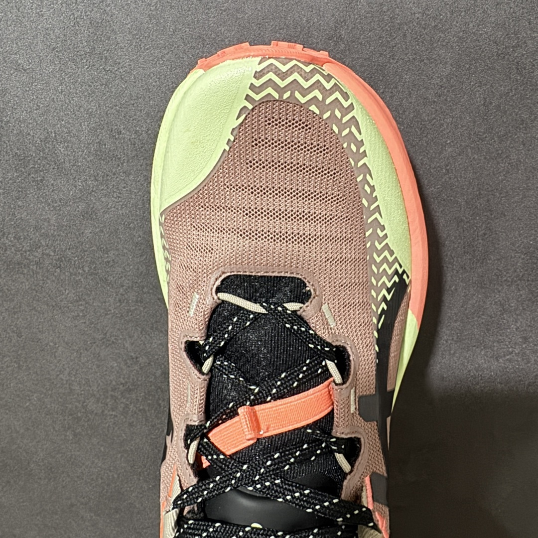 图片[5]-【公司级】ASICS GEL-TRABUCO MAX 5 亚瑟士 网面透气 耐磨 越野跑步鞋 这双鞋的外观设计超级吸引人 简约大气 色彩搭配也很时尚 ASICS亚瑟士的独家GEL缓震科技 在跑步过程中感受到前所未有的舒适感 脚底仿佛踩在云端一般轻盈 这双鞋的抓地力也非常出色 无论是湿滑的泥泞小路还是崎岖的山路 它都能牢牢地抓住地面 货号： 1011C164-600 尺码： 36-45带半码-选品中心