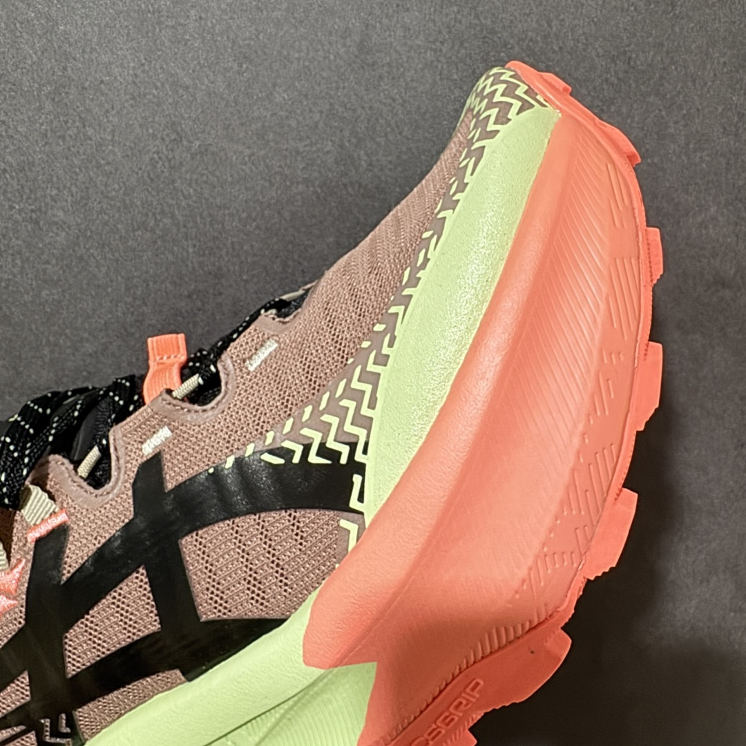 图片[8]-【公司级】ASICS GEL-TRABUCO MAX 5 亚瑟士 网面透气 耐磨 越野跑步鞋 这双鞋的外观设计超级吸引人 简约大气 色彩搭配也很时尚 ASICS亚瑟士的独家GEL缓震科技 在跑步过程中感受到前所未有的舒适感 脚底仿佛踩在云端一般轻盈 这双鞋的抓地力也非常出色 无论是湿滑的泥泞小路还是崎岖的山路 它都能牢牢地抓住地面 货号： 1011C164-600 尺码： 36-45带半码-选品中心