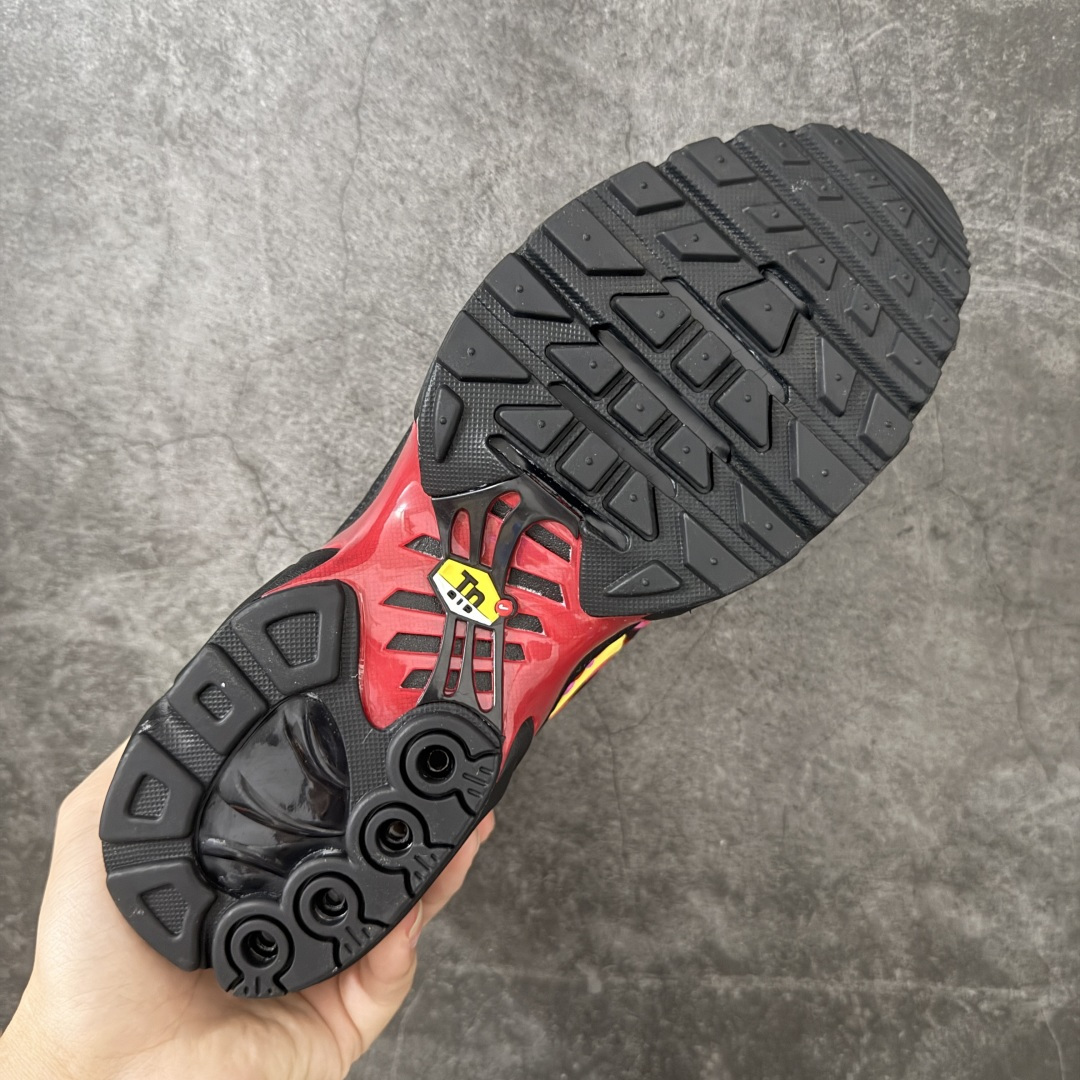 图片[9]-【TK纯原版】Nike Air Max Plus TN x Supreme 联名气垫系列跑鞋 DA1472-600 全新一比一高端版本 真正的市场T1品质 更多配色陆续出货 真正的用心研发 一点一点抠出来的 品质 品控细节 随便闭眼对比市场任何版本 全套原纸板楦头开发 完美呈现版型 工艺流程均与原鞋保持一致 Turned Air 中底缓震技术 鞋面弧度与大底弧度一致 鞋头正确TPU材质 鞋面高频TPU材质1.0厚度 原鞋一致层次感 超越公司货的品控标准 多道QC质检 货号： 尺码： 40.5 41 42 42.5 43 44 44.5 45 46 47.5 48.5-选品中心