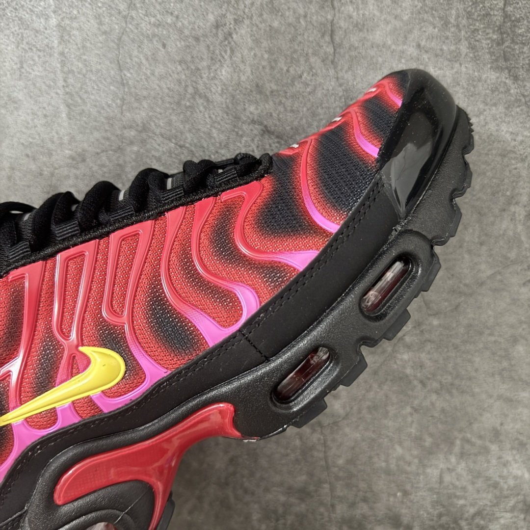 图片[6]-【TK纯原版】Nike Air Max Plus TN x Supreme 联名气垫系列跑鞋 DA1472-600 全新一比一高端版本 真正的市场T1品质 更多配色陆续出货 真正的用心研发 一点一点抠出来的 品质 品控细节 随便闭眼对比市场任何版本 全套原纸板楦头开发 完美呈现版型 工艺流程均与原鞋保持一致 Turned Air 中底缓震技术 鞋面弧度与大底弧度一致 鞋头正确TPU材质 鞋面高频TPU材质1.0厚度 原鞋一致层次感 超越公司货的品控标准 多道QC质检 货号： 尺码： 40.5 41 42 42.5 43 44 44.5 45 46 47.5 48.5-选品中心
