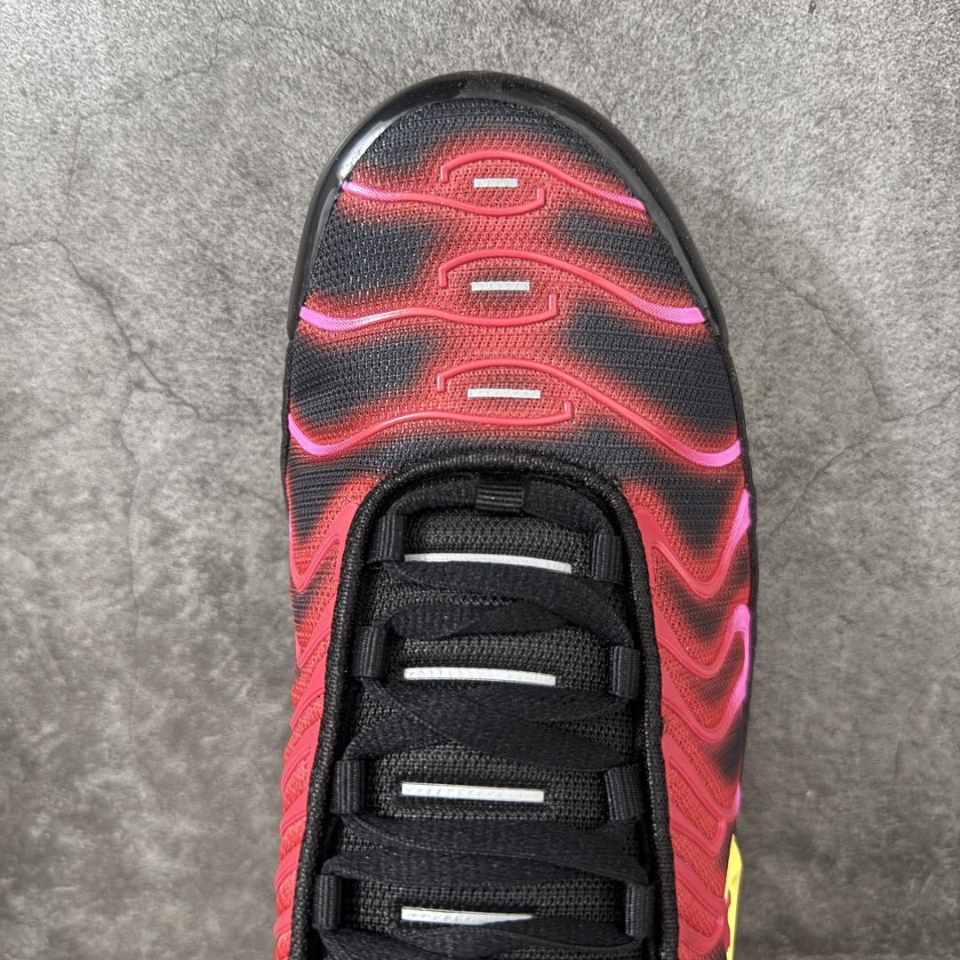 图片[5]-【TK纯原版】Nike Air Max Plus TN x Supreme 联名气垫系列跑鞋 DA1472-600 全新一比一高端版本 真正的市场T1品质 更多配色陆续出货 真正的用心研发 一点一点抠出来的 品质 品控细节 随便闭眼对比市场任何版本 全套原纸板楦头开发 完美呈现版型 工艺流程均与原鞋保持一致 Turned Air 中底缓震技术 鞋面弧度与大底弧度一致 鞋头正确TPU材质 鞋面高频TPU材质1.0厚度 原鞋一致层次感 超越公司货的品控标准 多道QC质检 货号： 尺码： 40.5 41 42 42.5 43 44 44.5 45 46 47.5 48.5-选品中心
