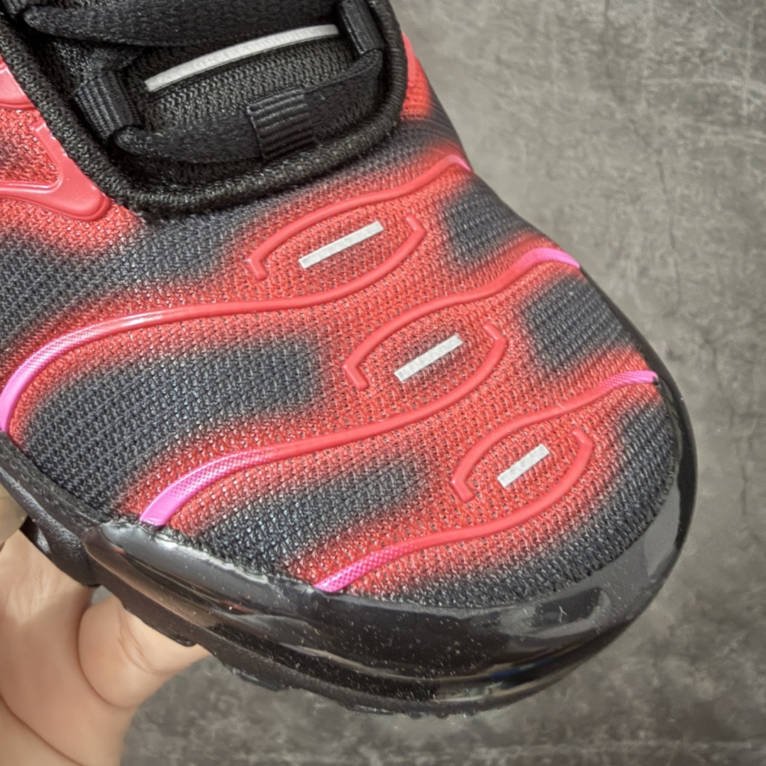 图片[5]-【TK纯原版】Nike Air Max Plus TN x Supreme 联名气垫系列跑鞋 DA1472-600 全新一比一高端版本 真正的市场T1品质 更多配色陆续出货 真正的用心研发 一点一点抠出来的 品质 品控细节 随便闭眼对比市场任何版本 全套原纸板楦头开发 完美呈现版型 工艺流程均与原鞋保持一致 Turned Air 中底缓震技术 鞋面弧度与大底弧度一致 鞋头正确TPU材质 鞋面高频TPU材质1.0厚度 原鞋一致层次感 超越公司货的品控标准 多道QC质检 货号： 尺码： 40.5 41 42 42.5 43 44 44.5 45 46 47.5 48.5-选品中心