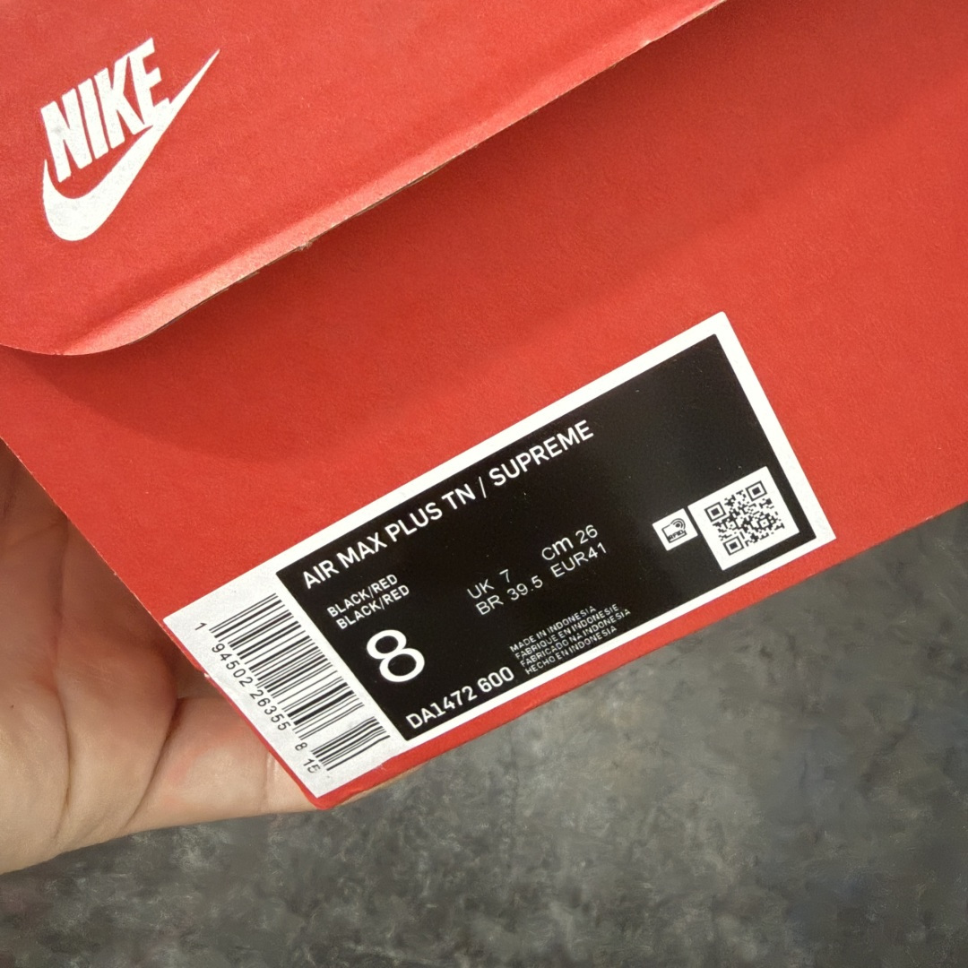 图片[9]-【TK纯原版】Nike Air Max Plus TN x Supreme 联名气垫系列跑鞋 DA1472-600 全新一比一高端版本 真正的市场T1品质 更多配色陆续出货 真正的用心研发 一点一点抠出来的 品质 品控细节 随便闭眼对比市场任何版本 全套原纸板楦头开发 完美呈现版型 工艺流程均与原鞋保持一致 Turned Air 中底缓震技术 鞋面弧度与大底弧度一致 鞋头正确TPU材质 鞋面高频TPU材质1.0厚度 原鞋一致层次感 超越公司货的品控标准 多道QC质检 货号： 尺码： 40.5 41 42 42.5 43 44 44.5 45 46 47.5 48.5-选品中心